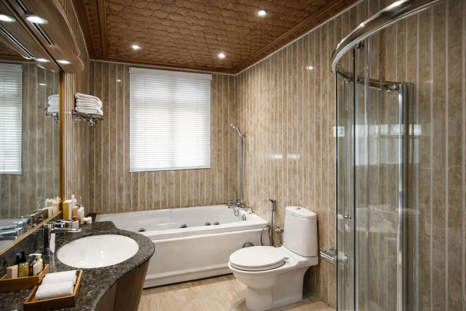 Bathroom in Mascot Houseboats