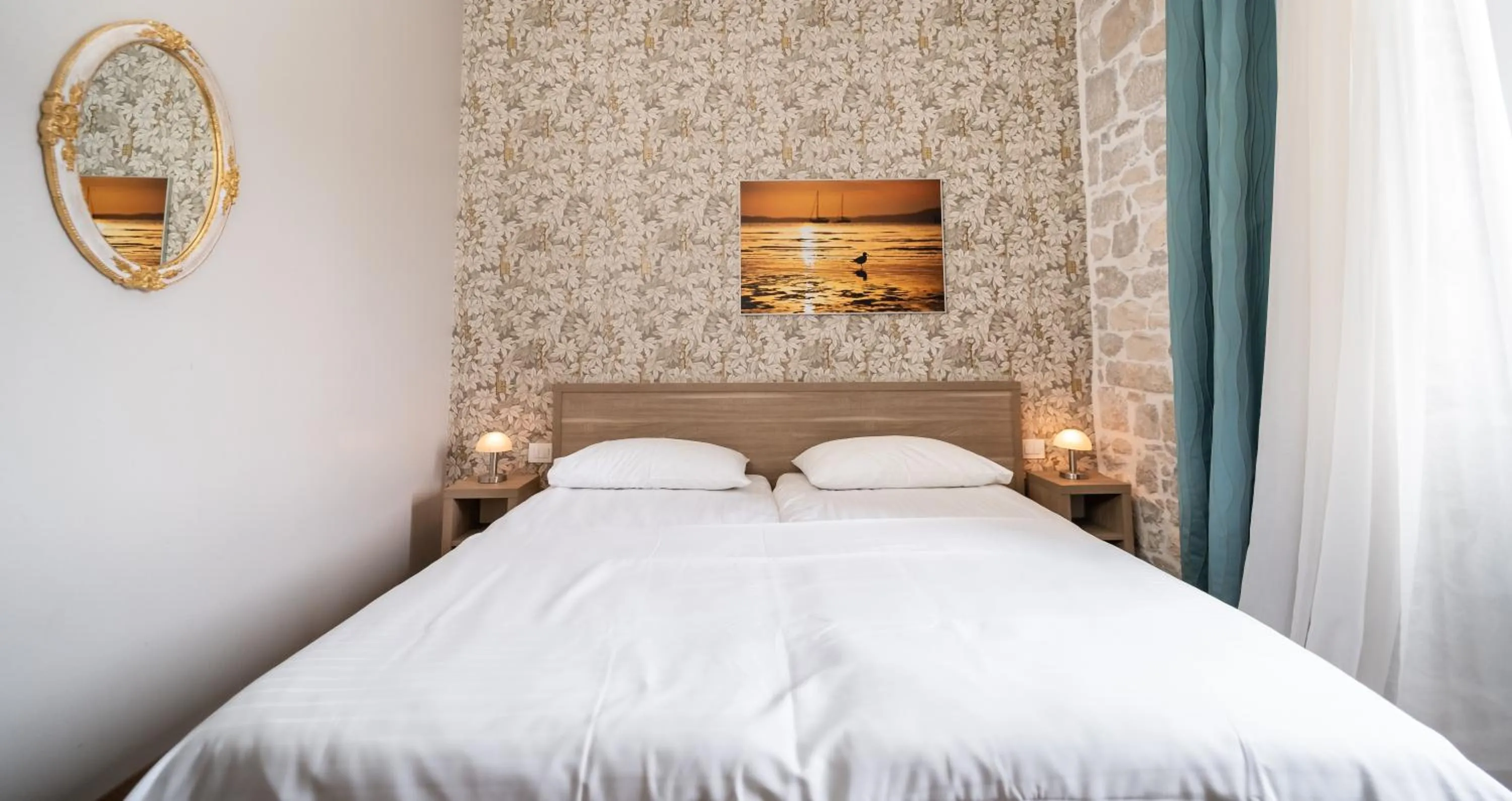 Bed in Tifani Luxury Rooms 2