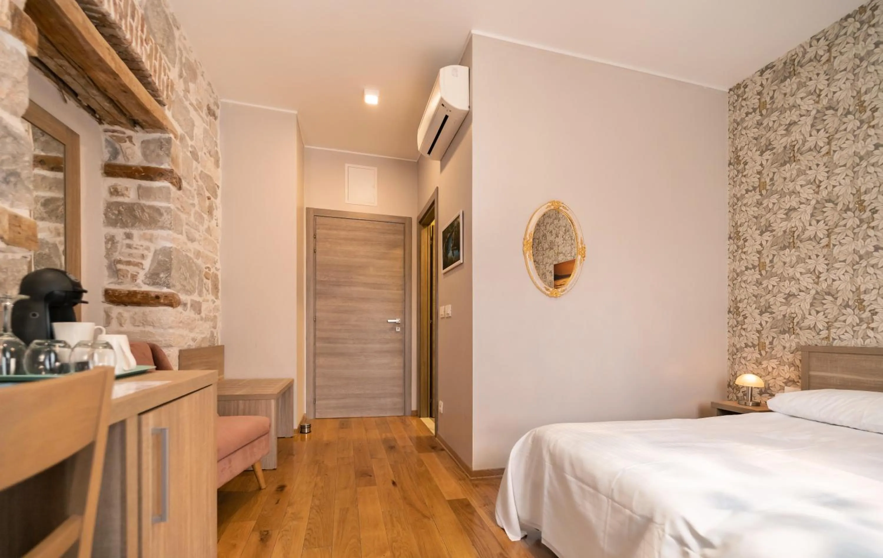 Bed in Tifani Luxury Rooms 2