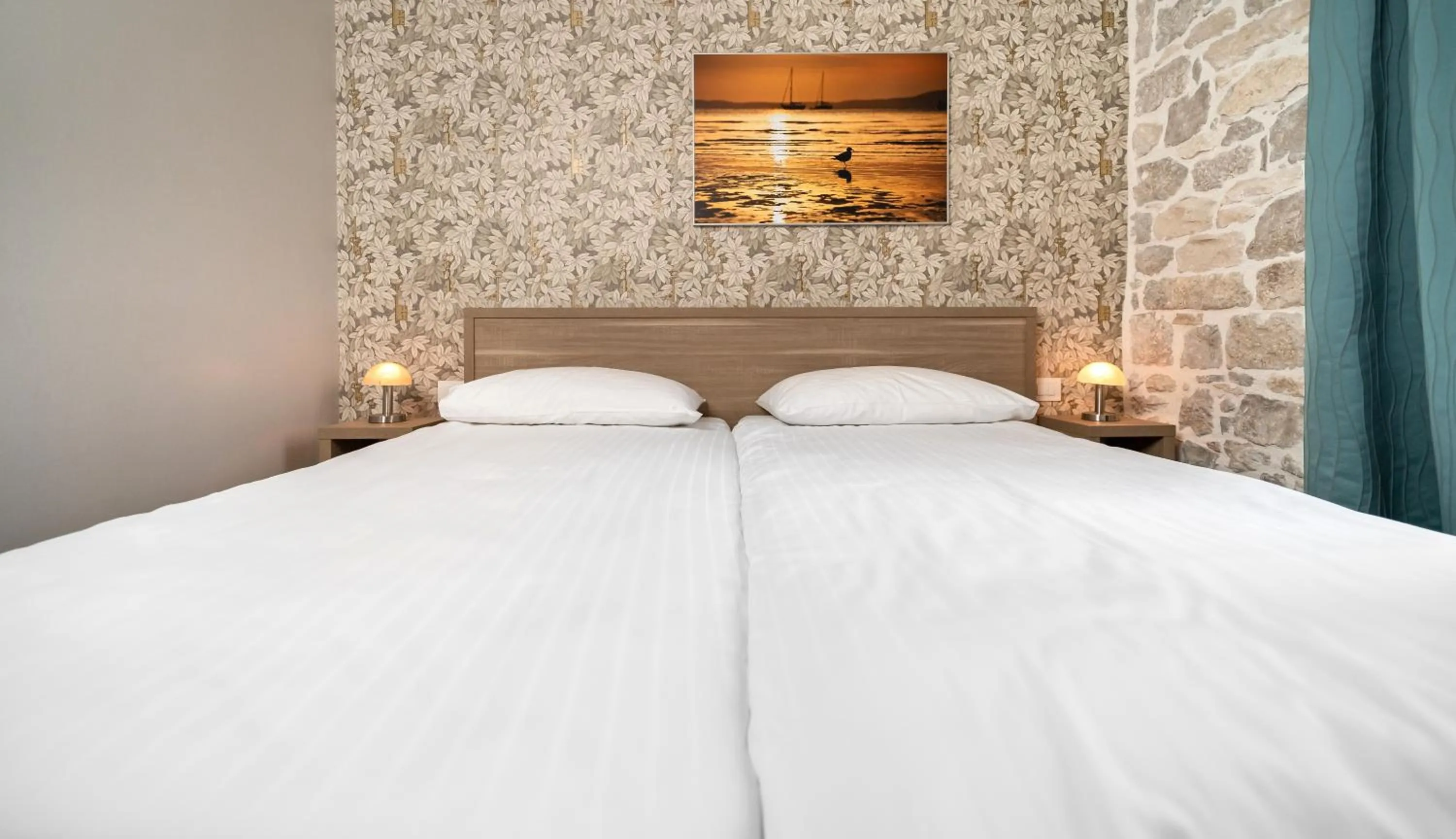 Bed in Tifani Luxury Rooms 2