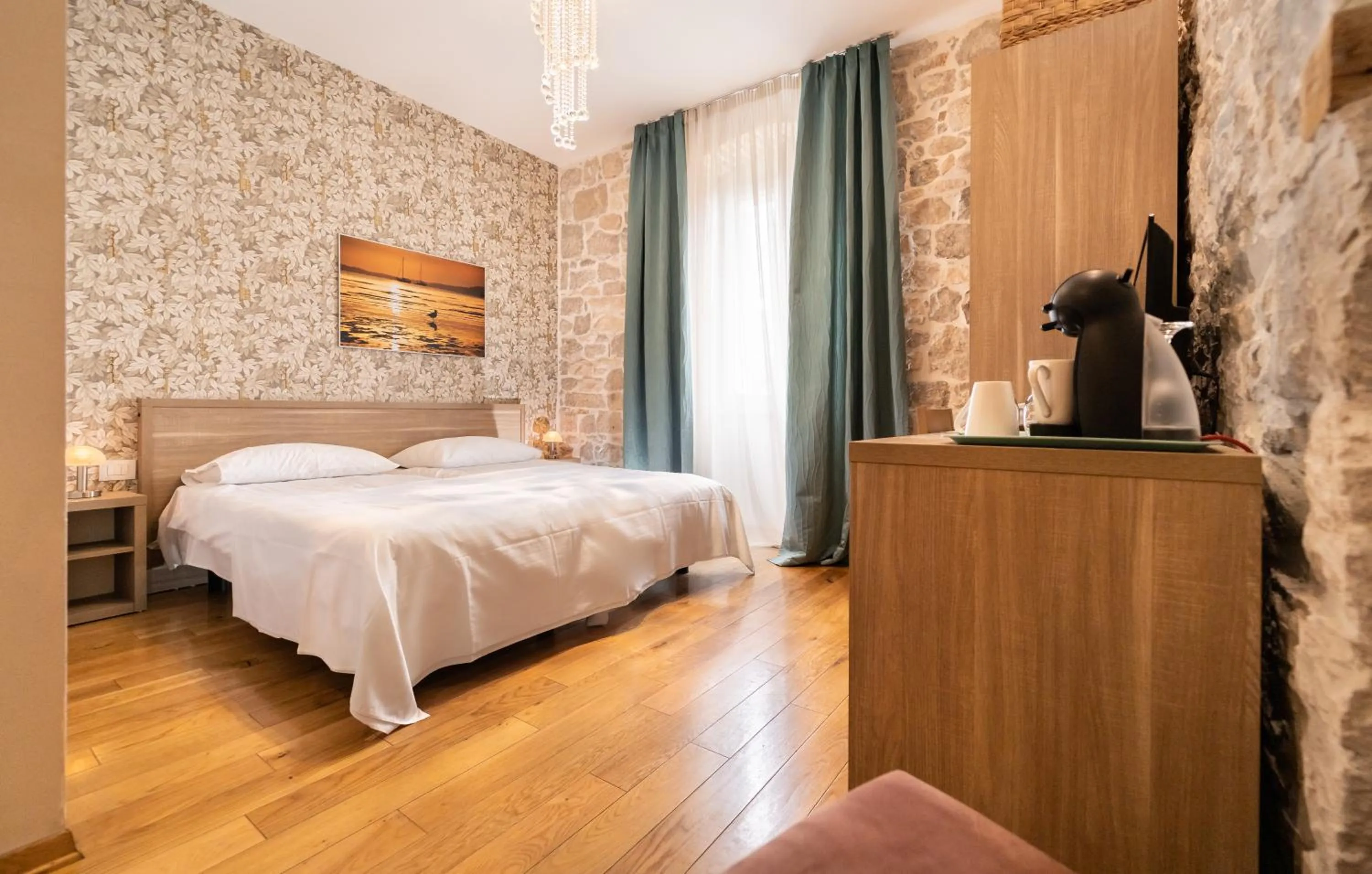 Bed in Tifani Luxury Rooms 2