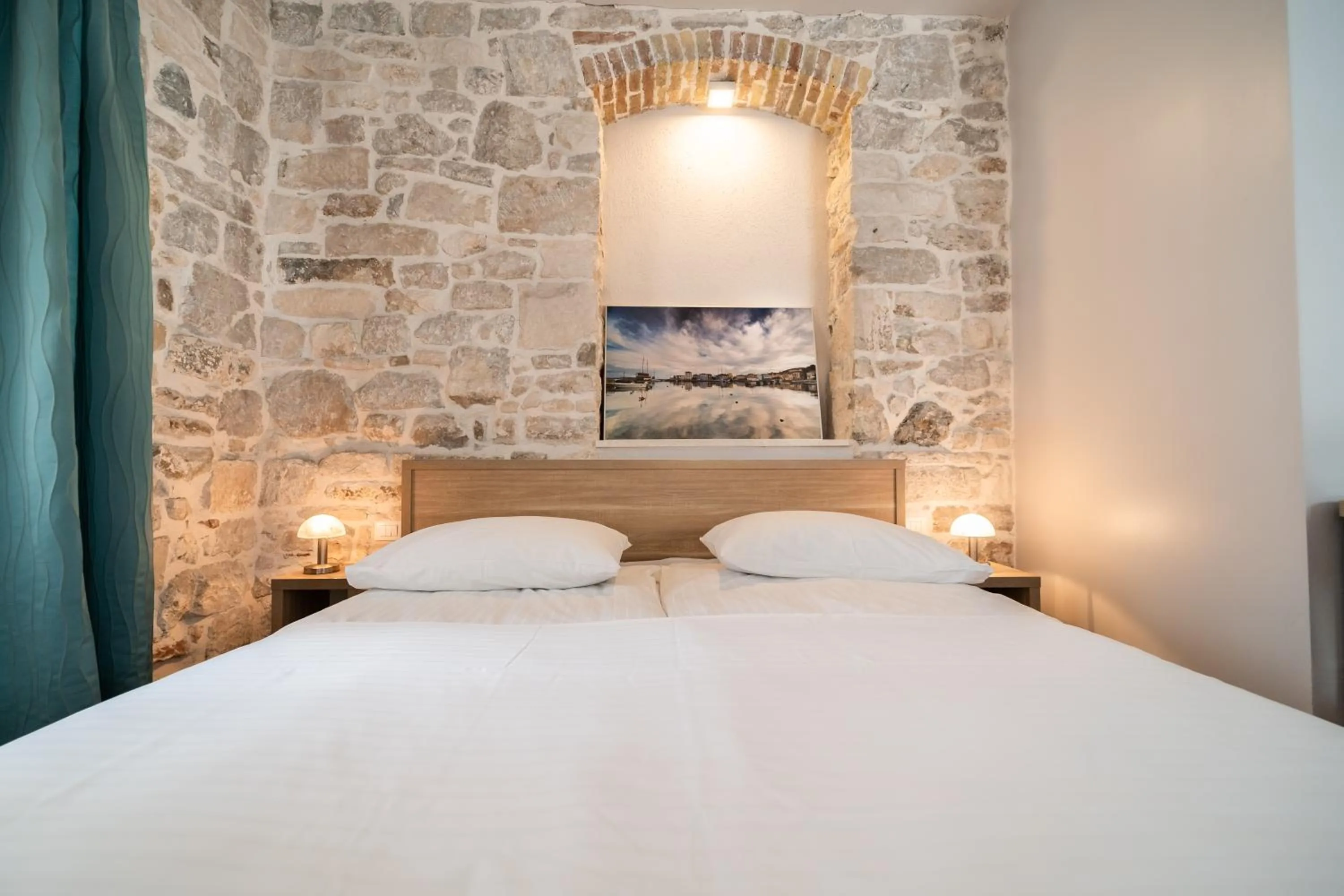 Bed in Tifani Luxury Rooms 2