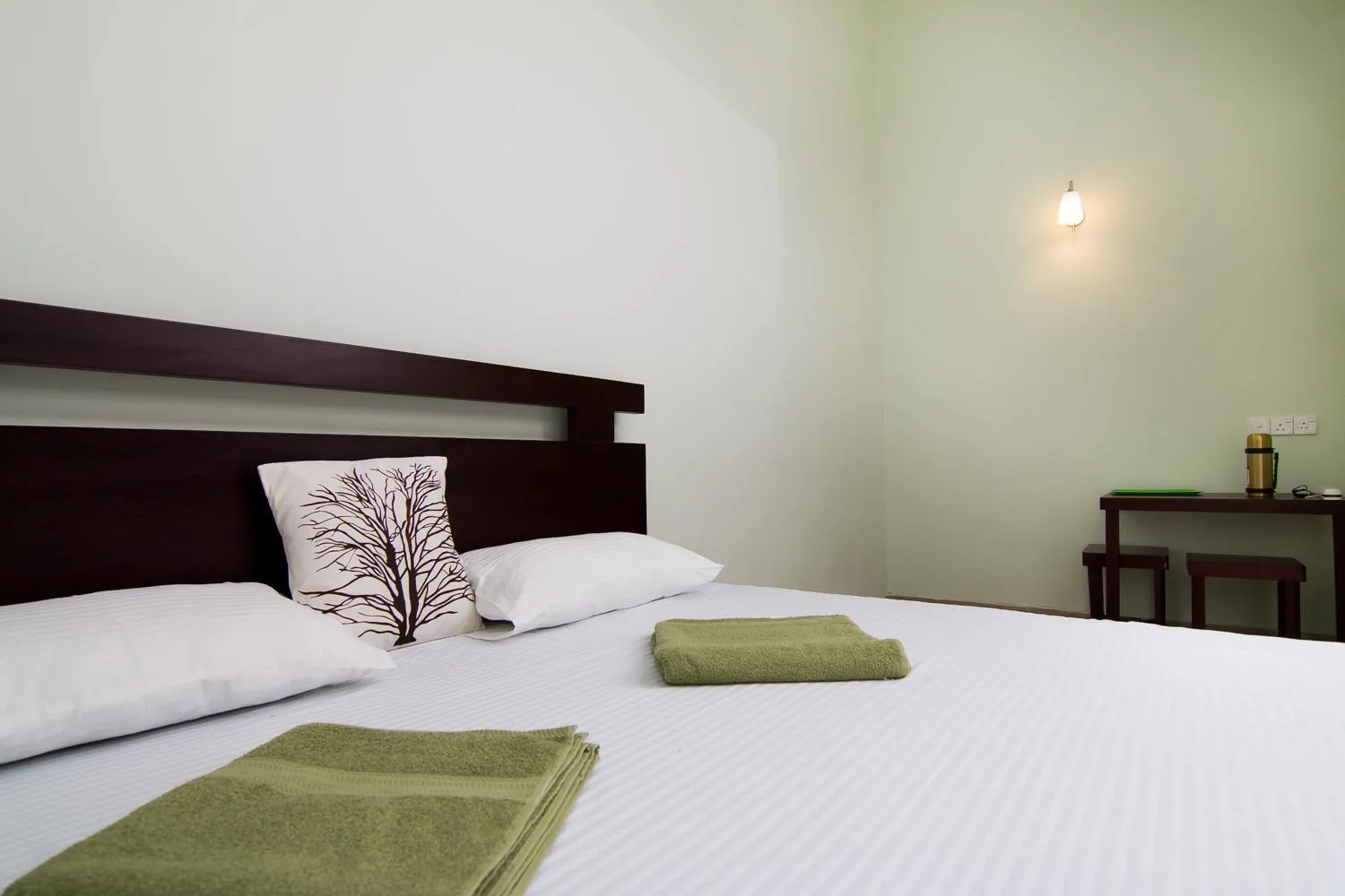 Property building, Bed in Kandyan Hideout