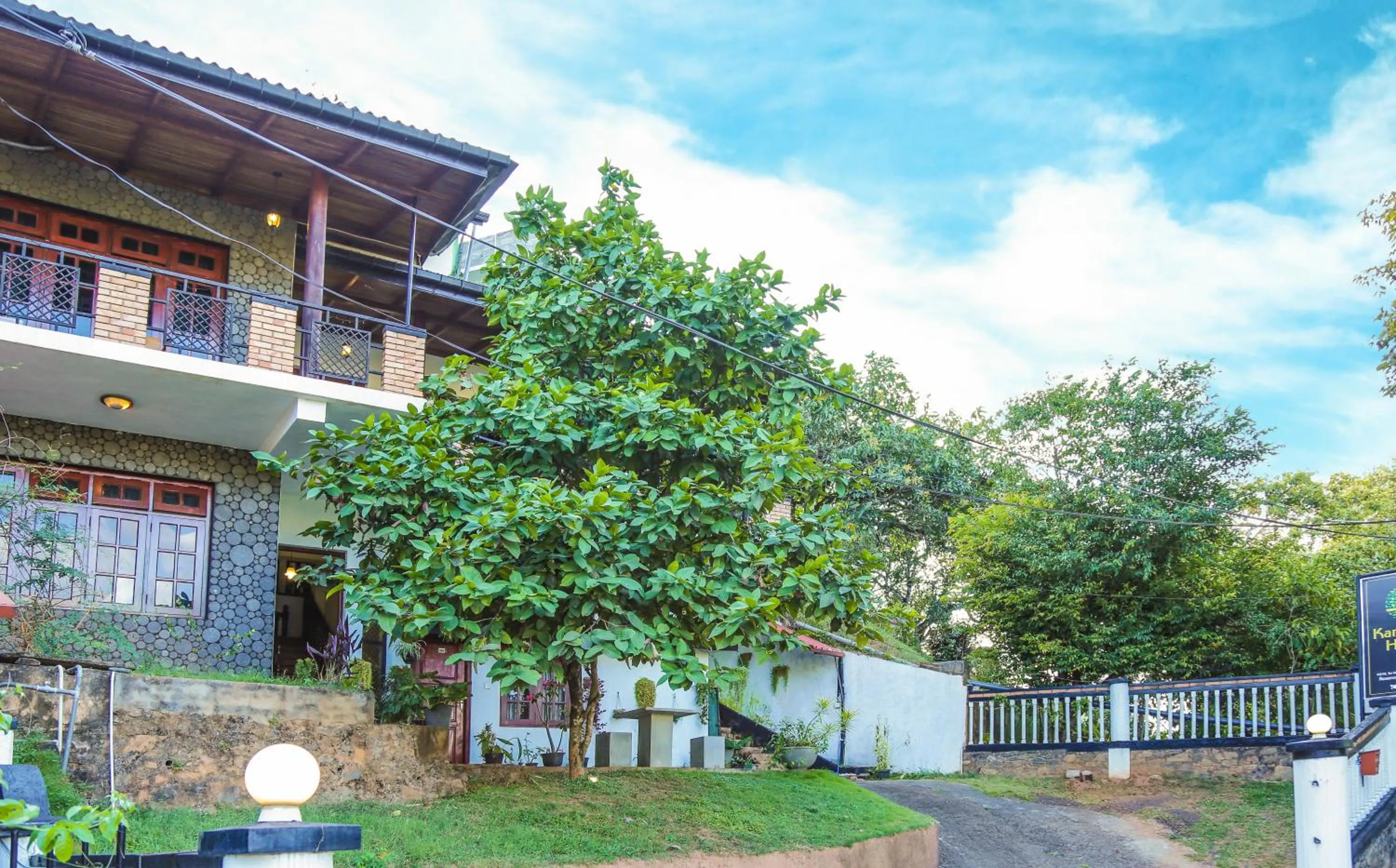 Facade/entrance in Kandyan Hideout