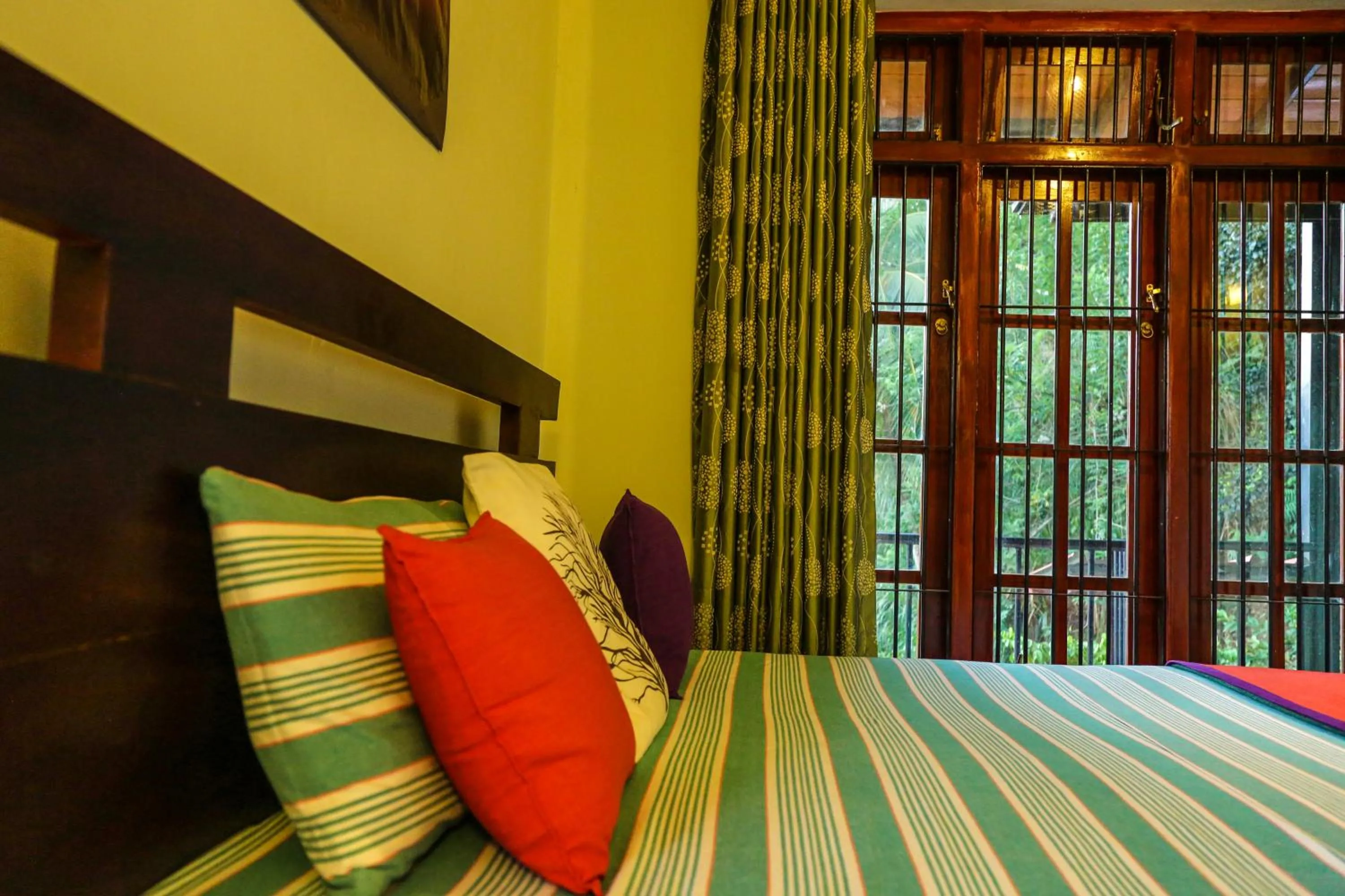 Bed in Kandyan Hideout