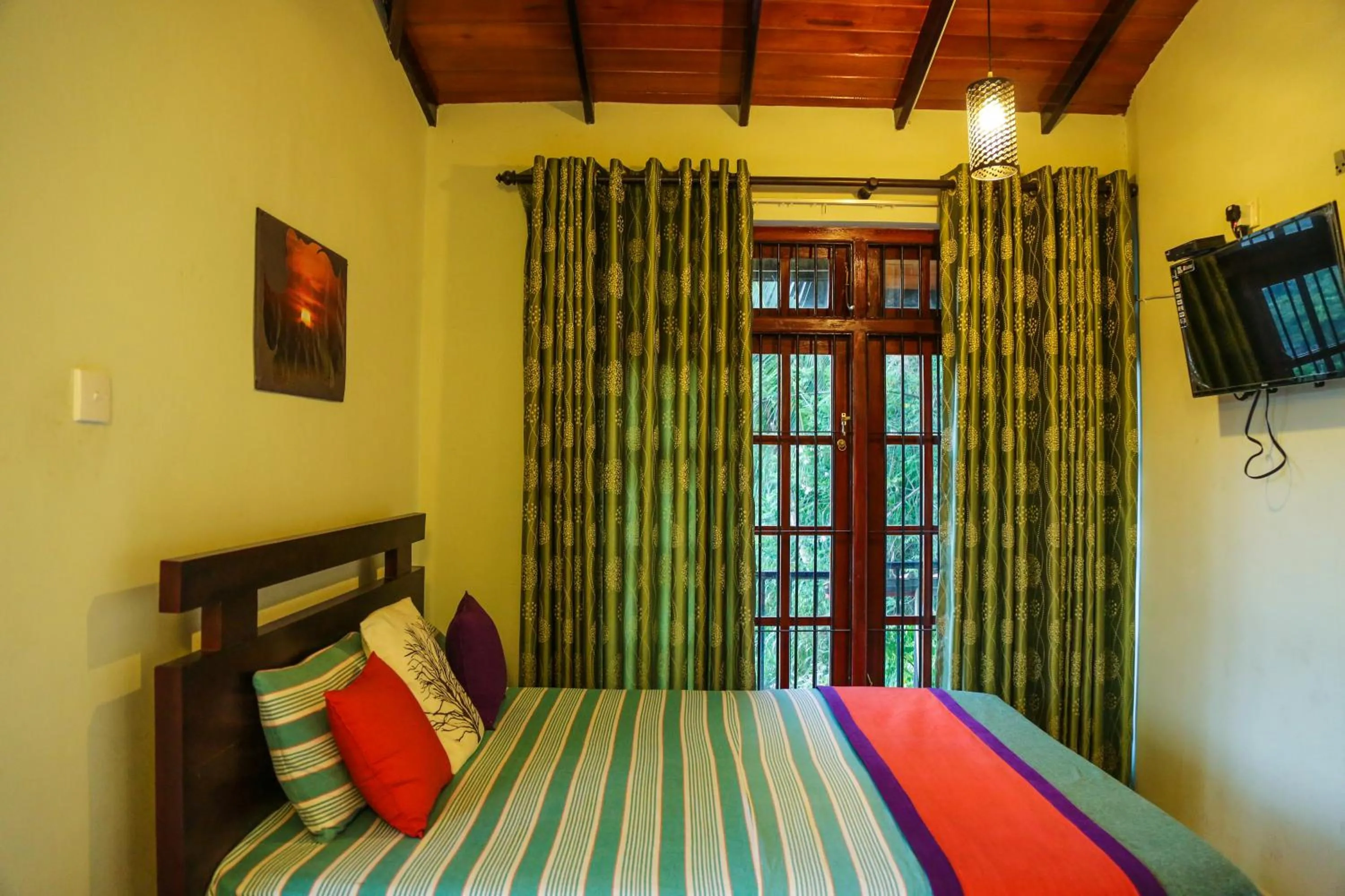 Bed in Kandyan Hideout