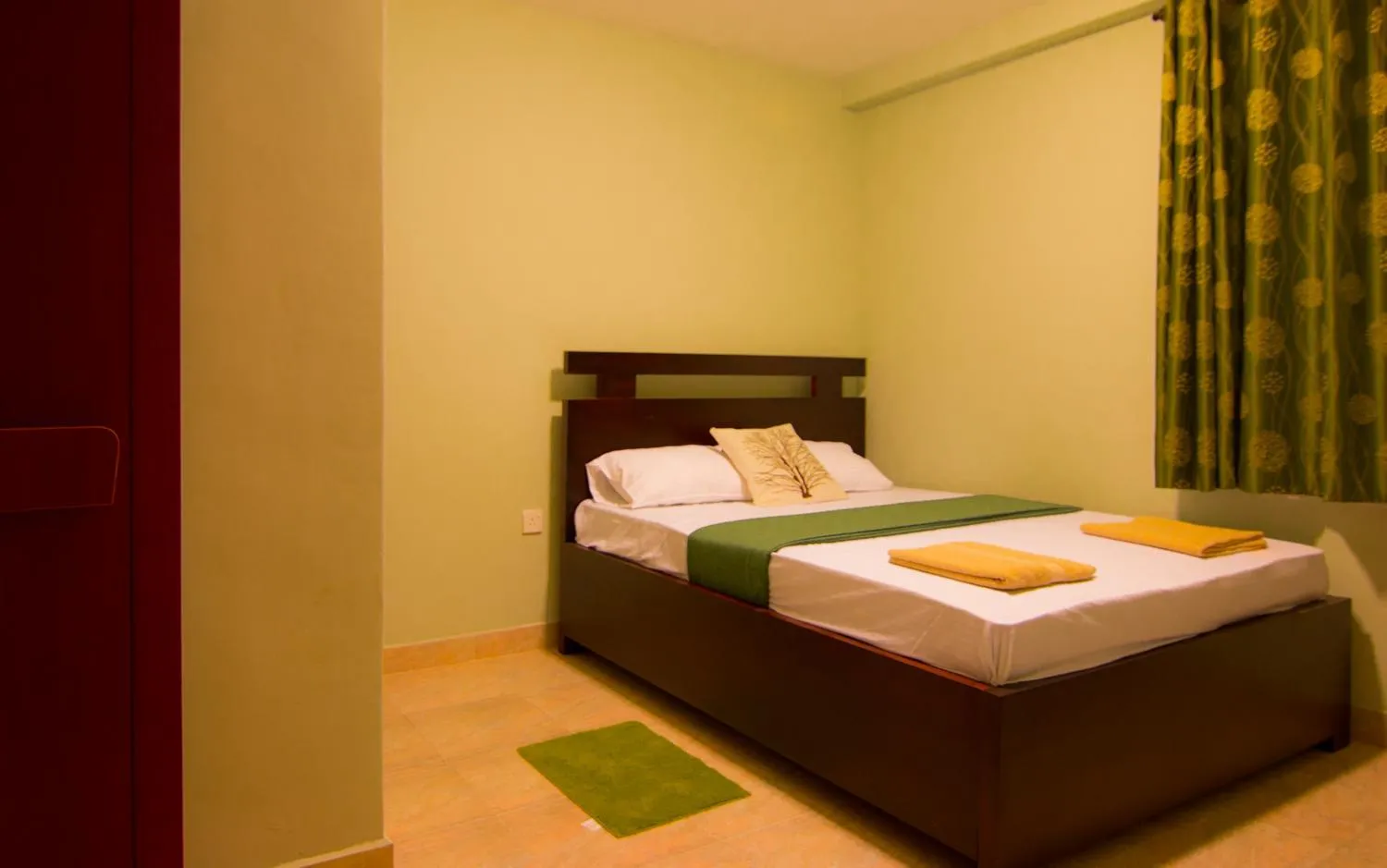 Photo of the whole room, Bed in Kandyan Hideout