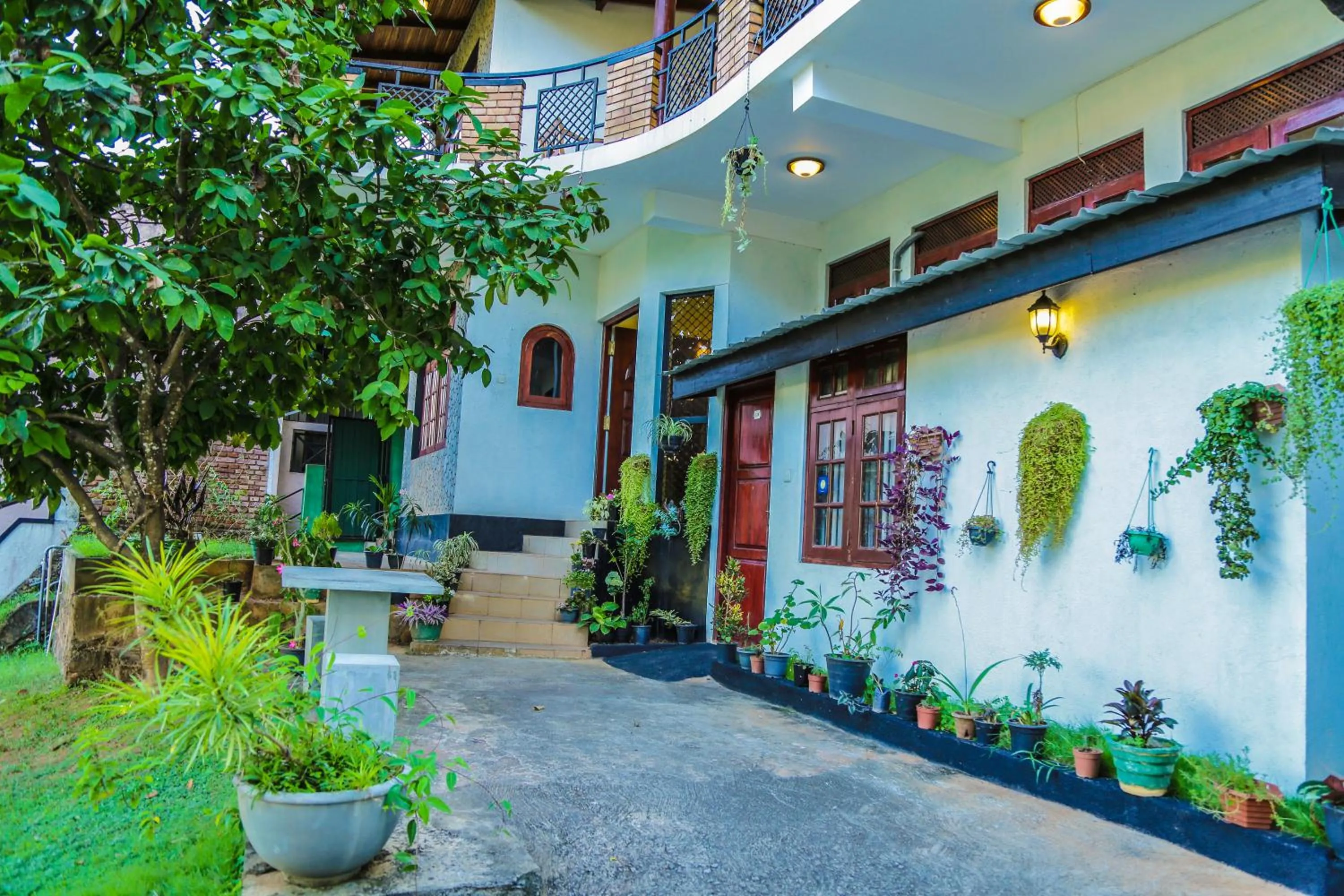 Facade/entrance in Kandyan Hideout