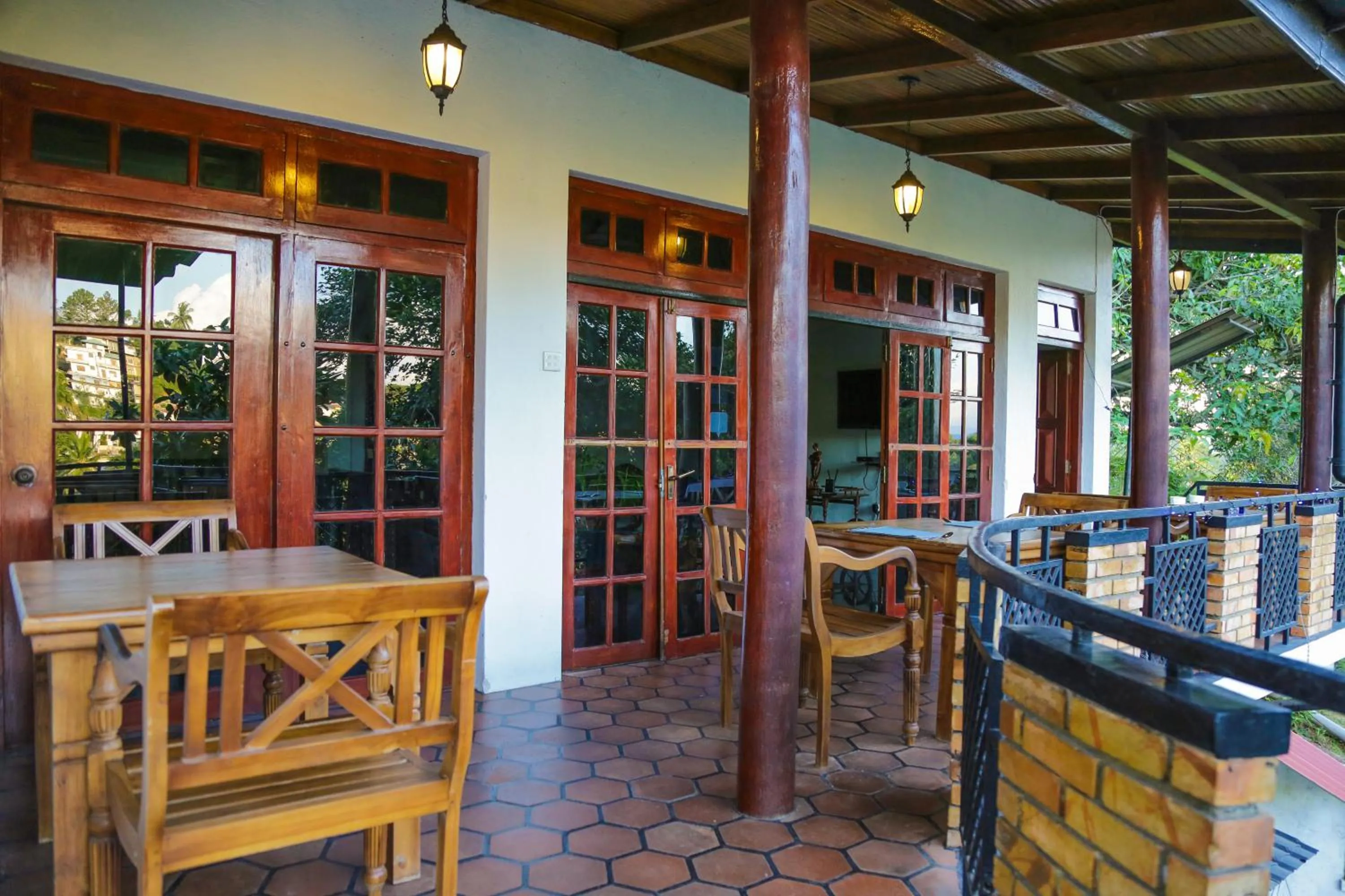 Restaurant/places to eat in Kandyan Hideout