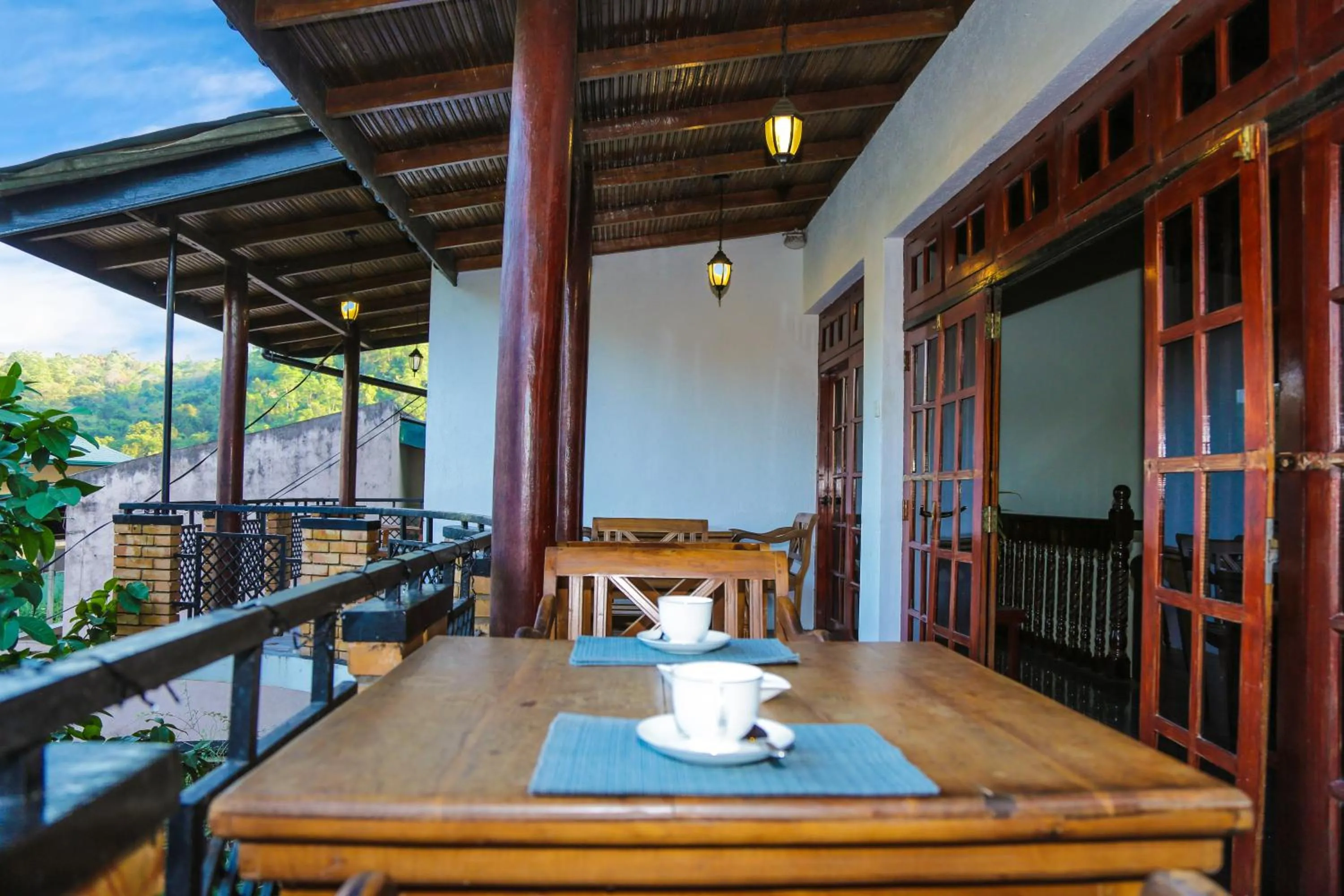 Restaurant/places to eat in Kandyan Hideout