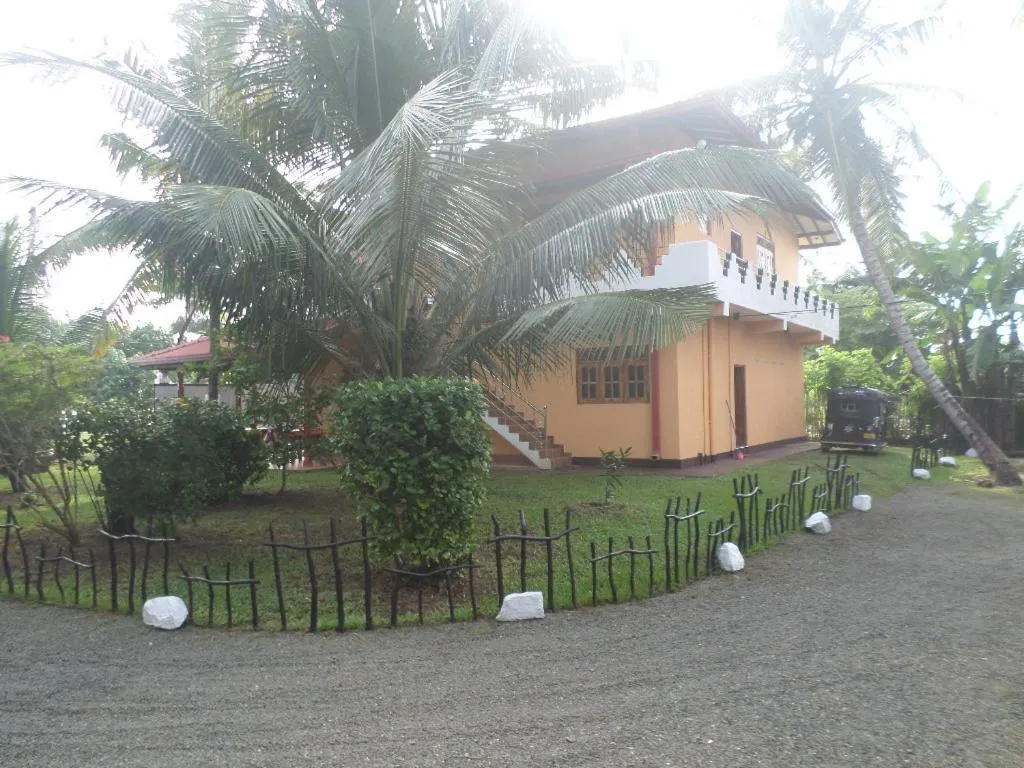 Property building in Hot Tuna Surfers Rest Midigama