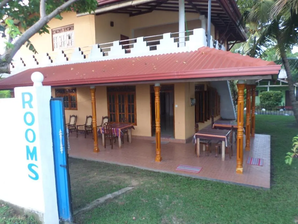 Property building in Hot Tuna Surfers Rest Midigama