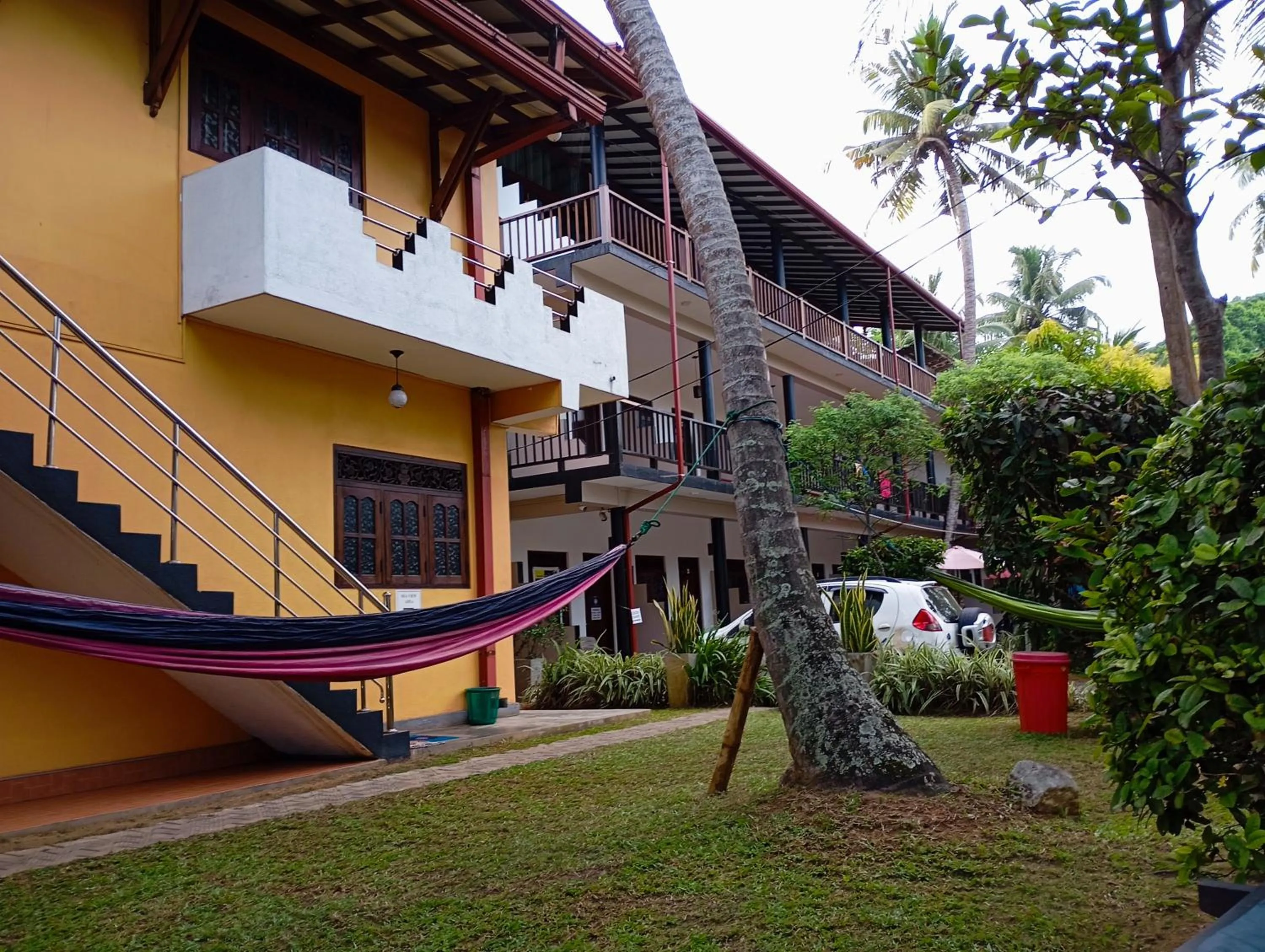 Property building in Hot Tuna Surfers Rest Midigama