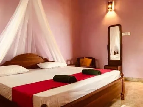 Bed in Hot Tuna Surfers Rest Midigama