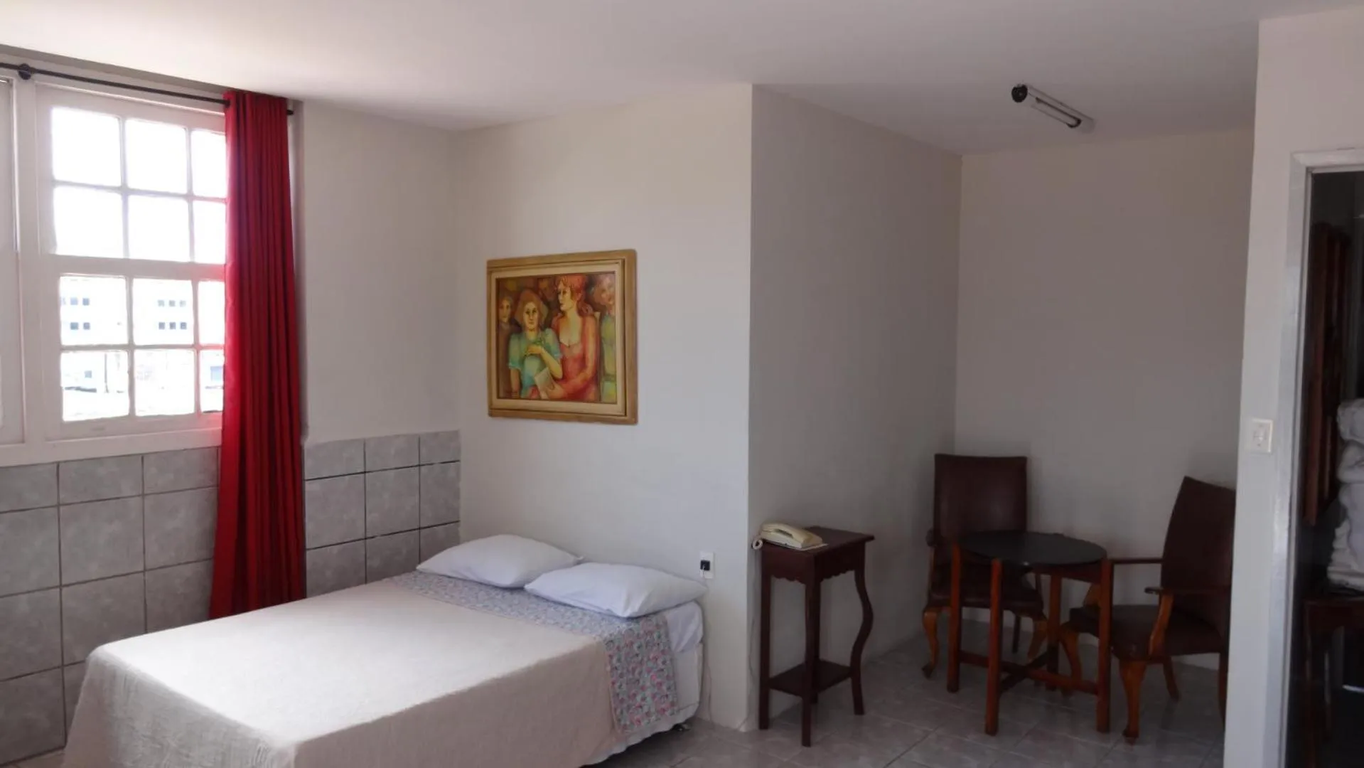 Photo of the whole room, Bed in Hotel Central