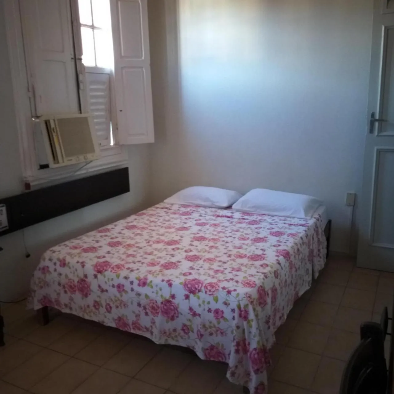 Photo of the whole room, Bed in Hotel Central