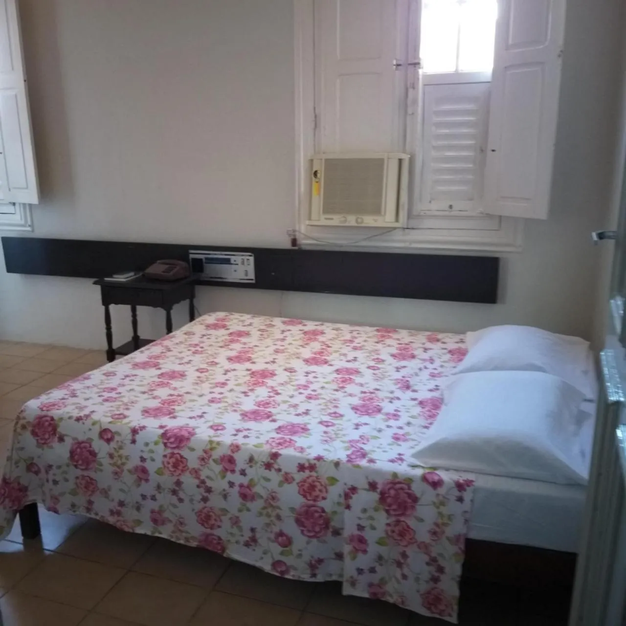 Photo of the whole room, Bed in Hotel Central