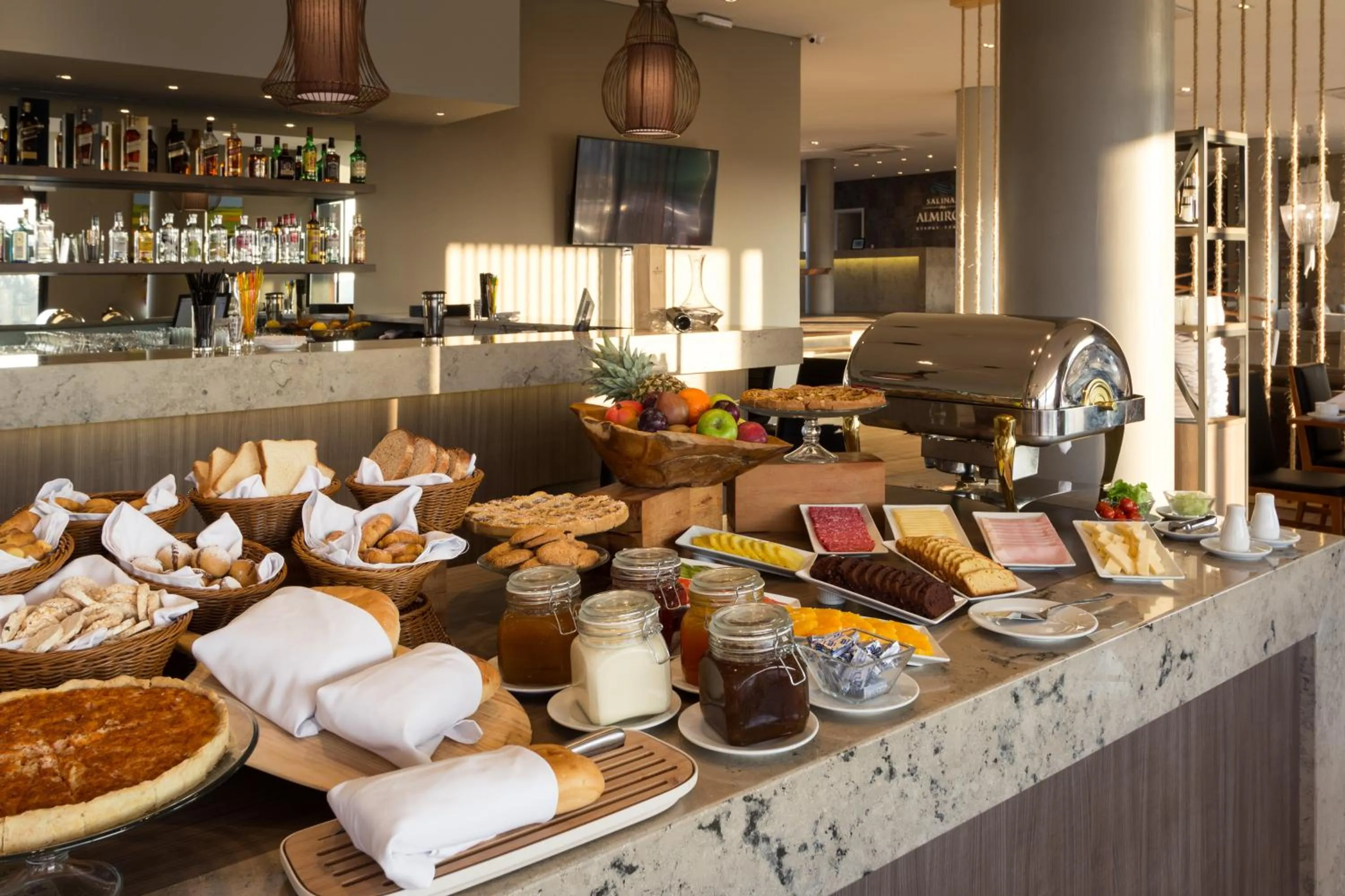 Food and drinks in Salinas del Almiron Resort Termal