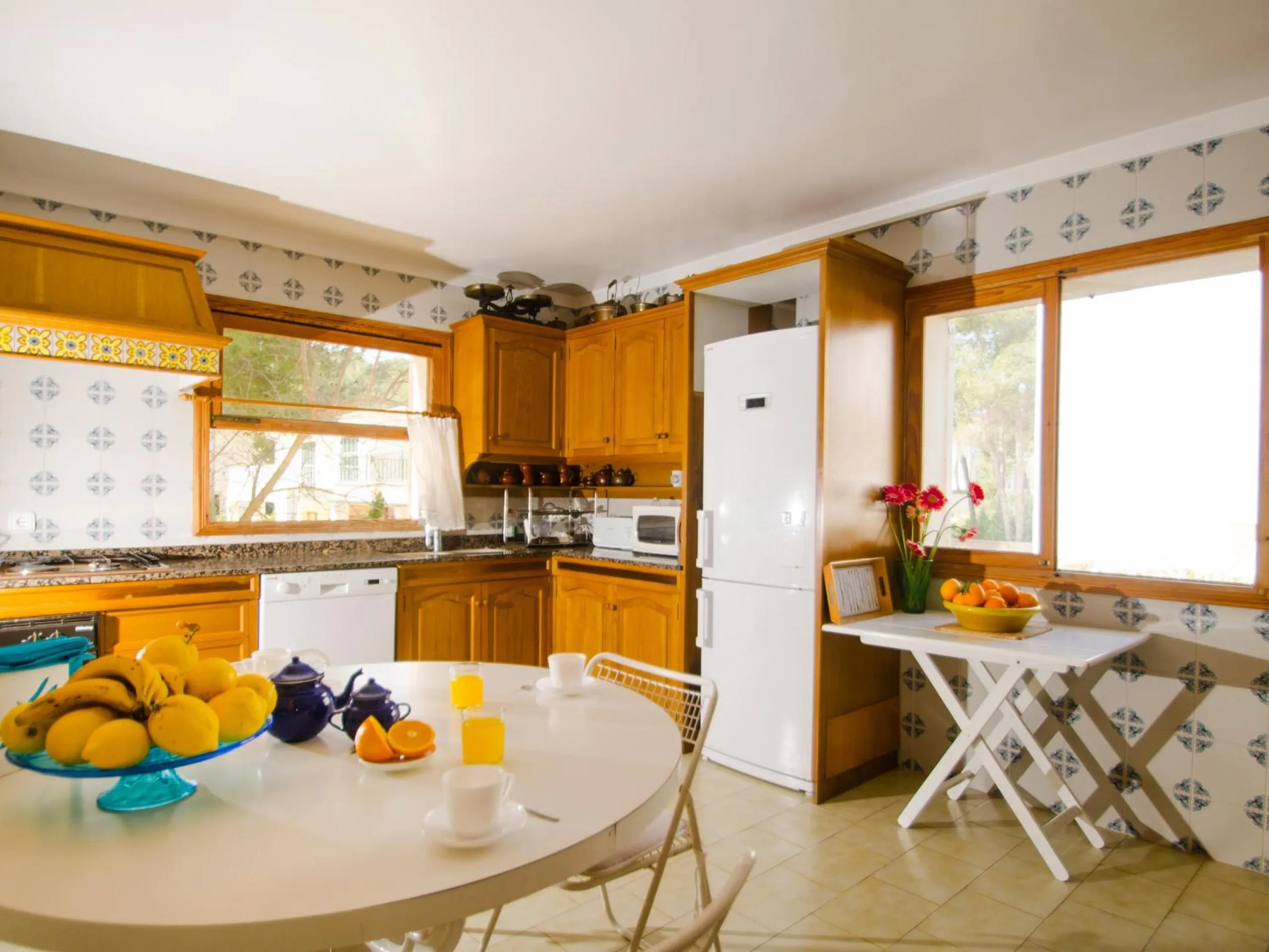 Kitchen or kitchenette in Villa Camila para 7 junto a playa de Sant Pere