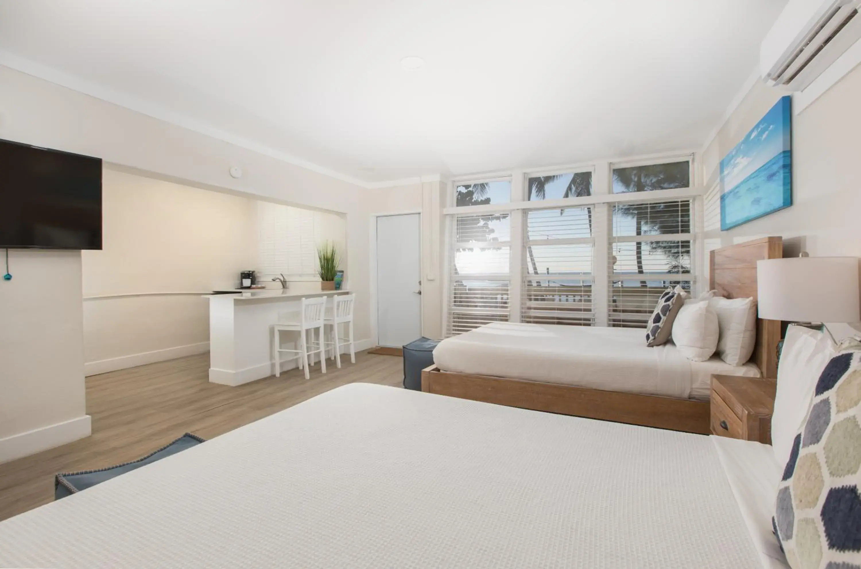 Photo of the whole room, Bed in La Jolla Resort Photo of the whole room, Bed in La Jolla Resort