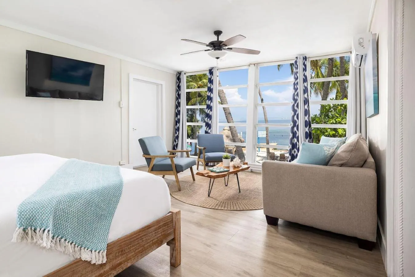 Bed in La Jolla Resort