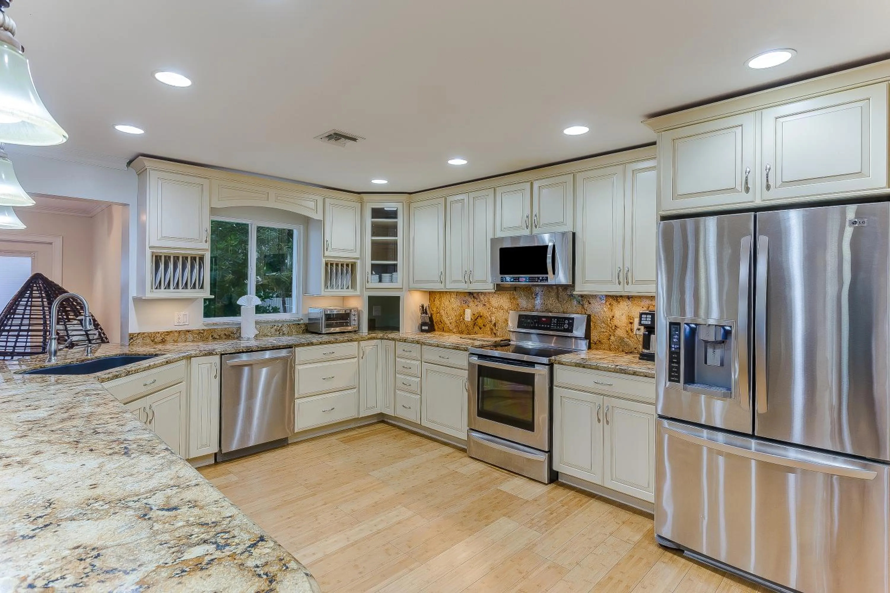 Kitchen or kitchenette in La Jolla Resort