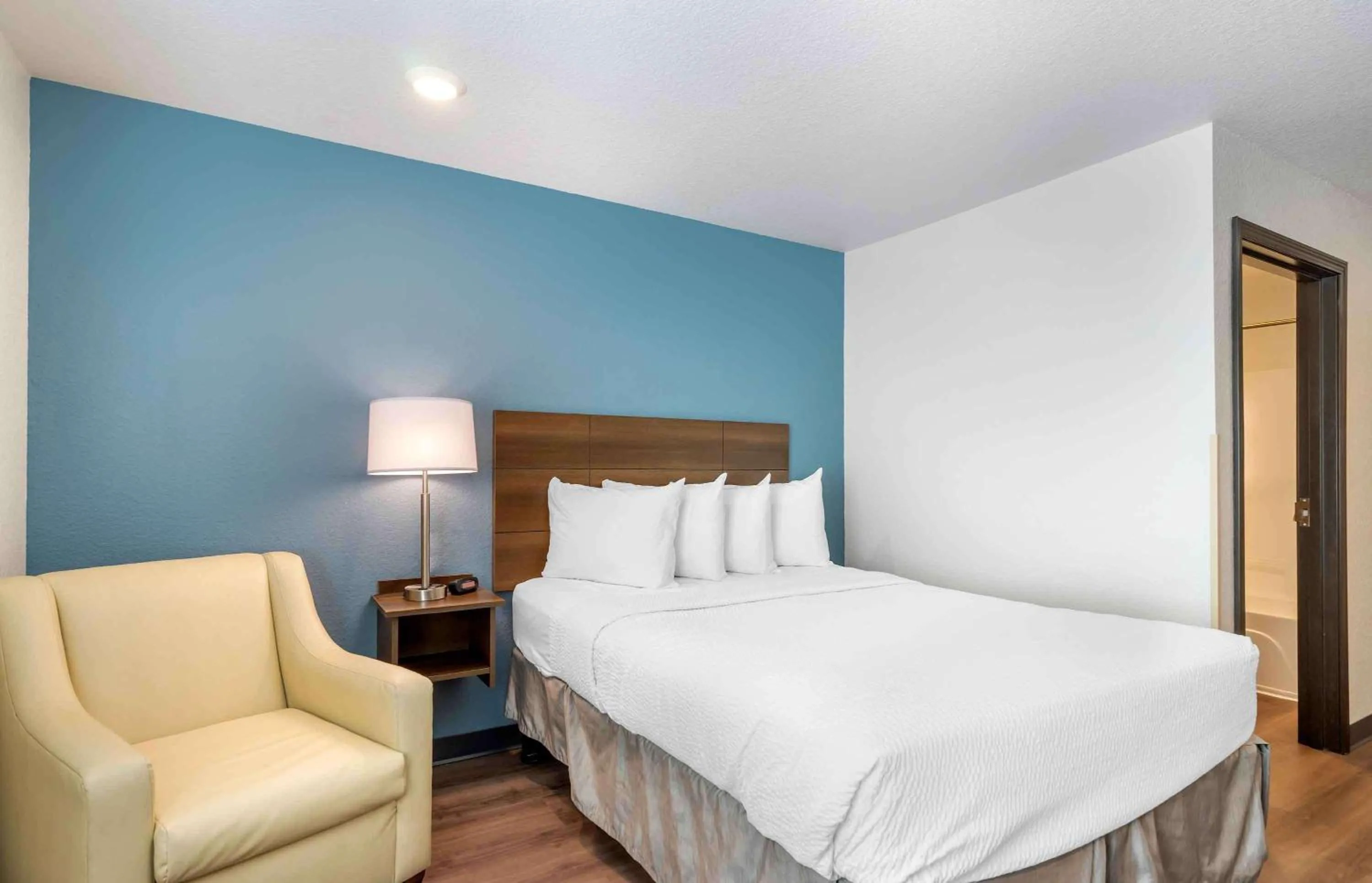 Bedroom, Bed in Extended Stay America Select Suites - Clearwater