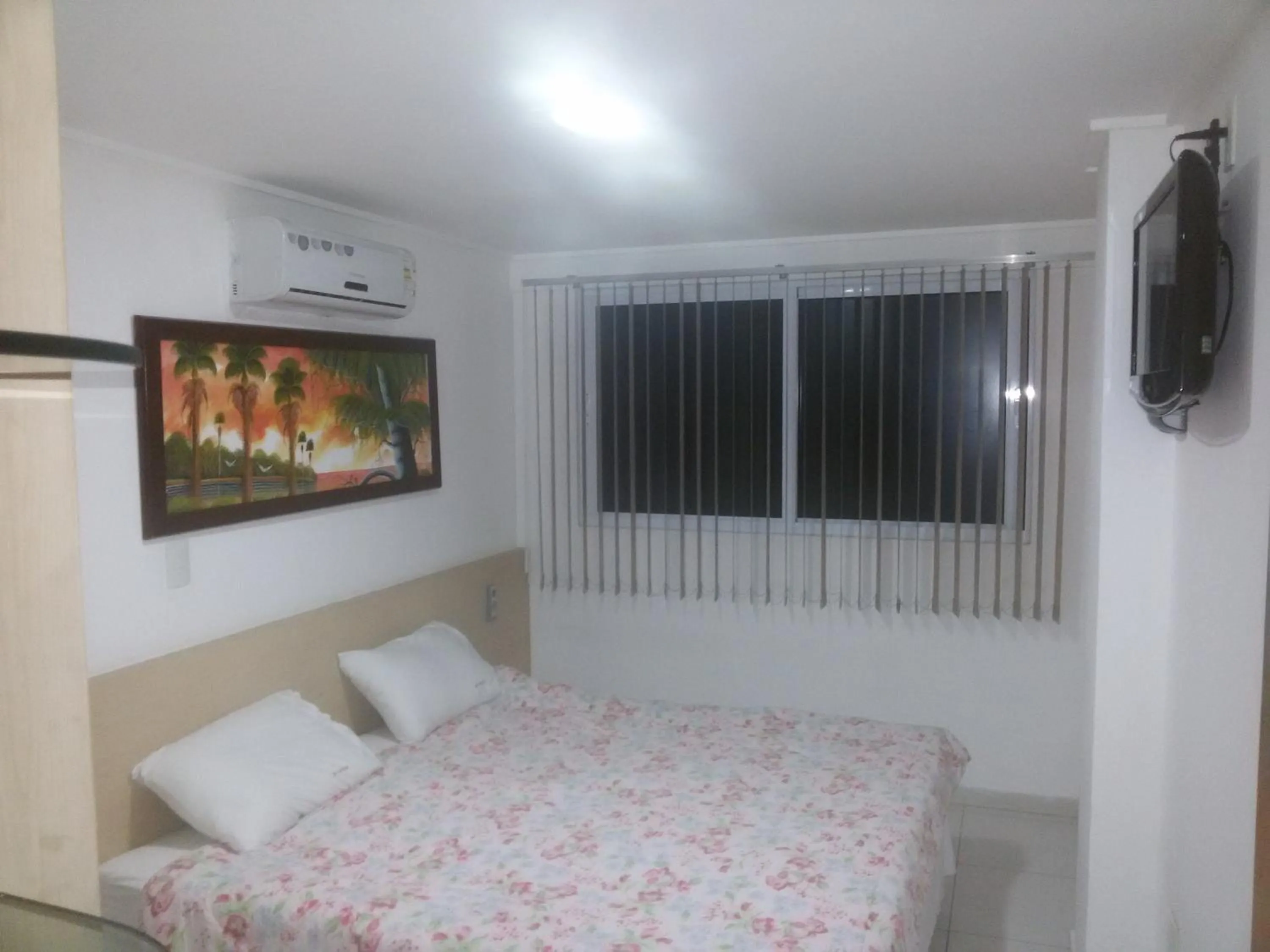 Photo of the whole room, Bed in Manaira Flat