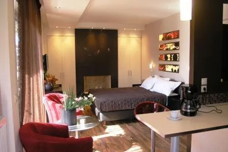 Photo of the whole room in Athens Habitat