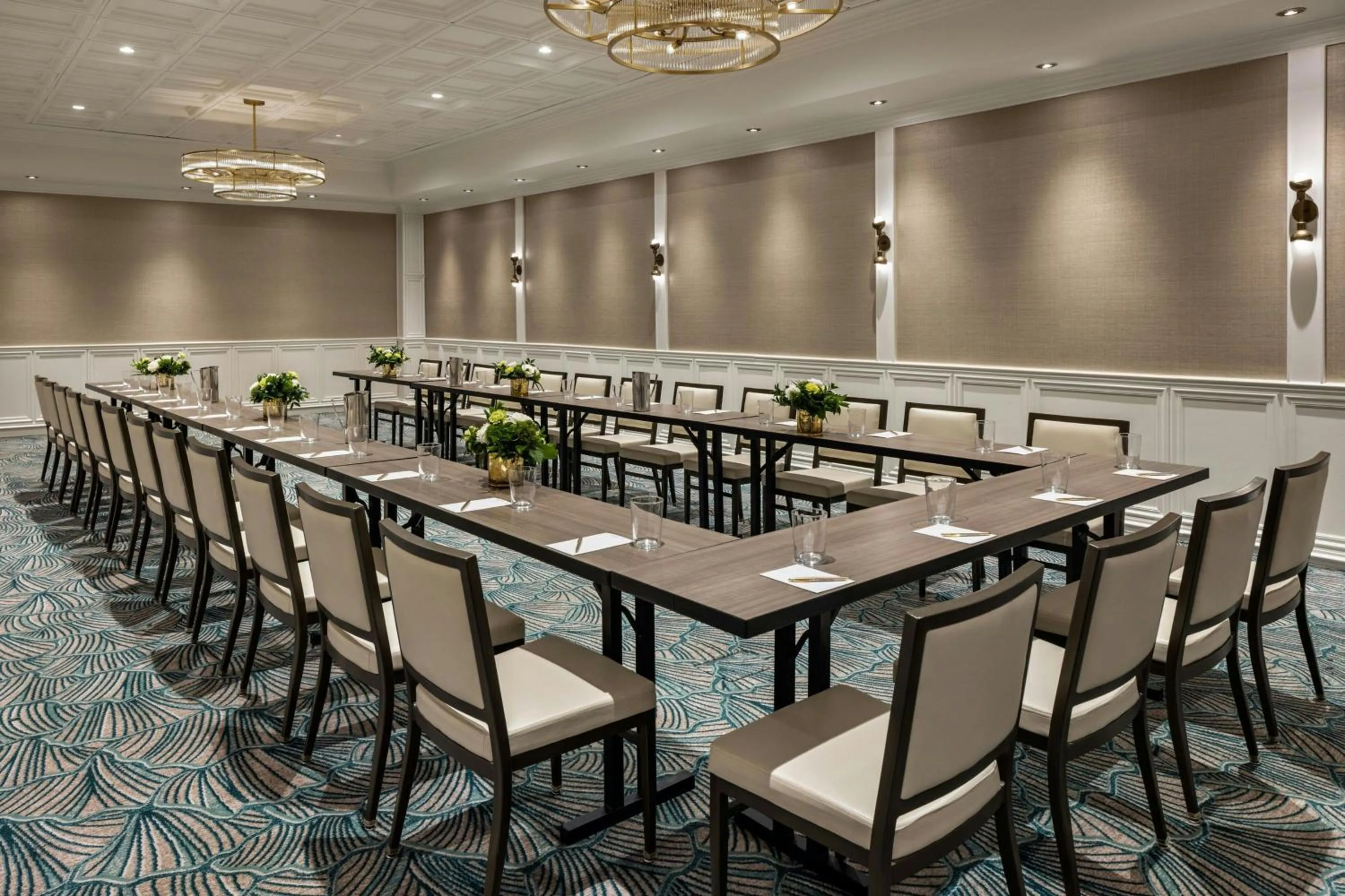 Meeting/conference room in The Talbott, Autograph Collection