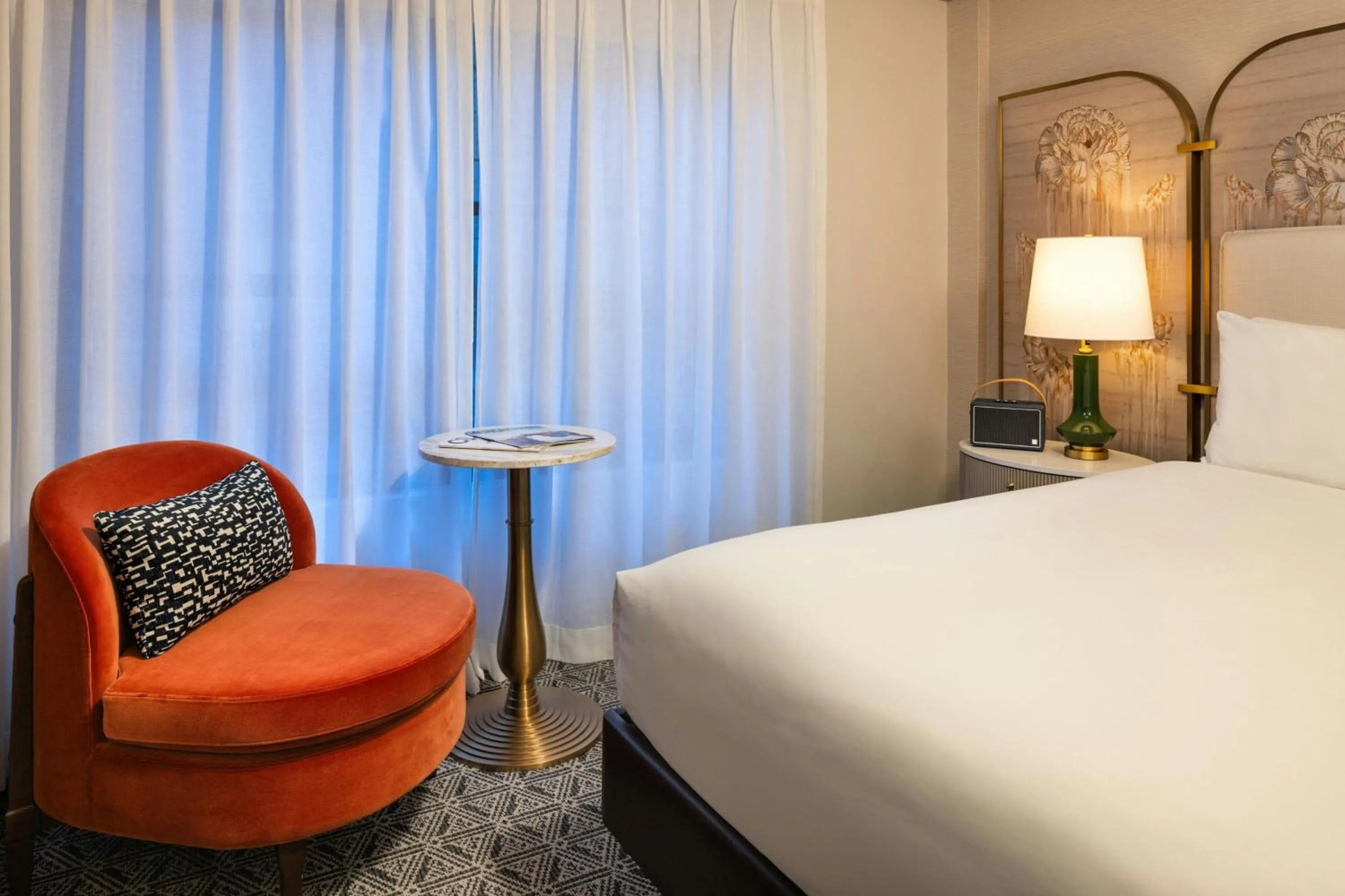 Photo of the whole room, Bed in The Talbott, Autograph Collection