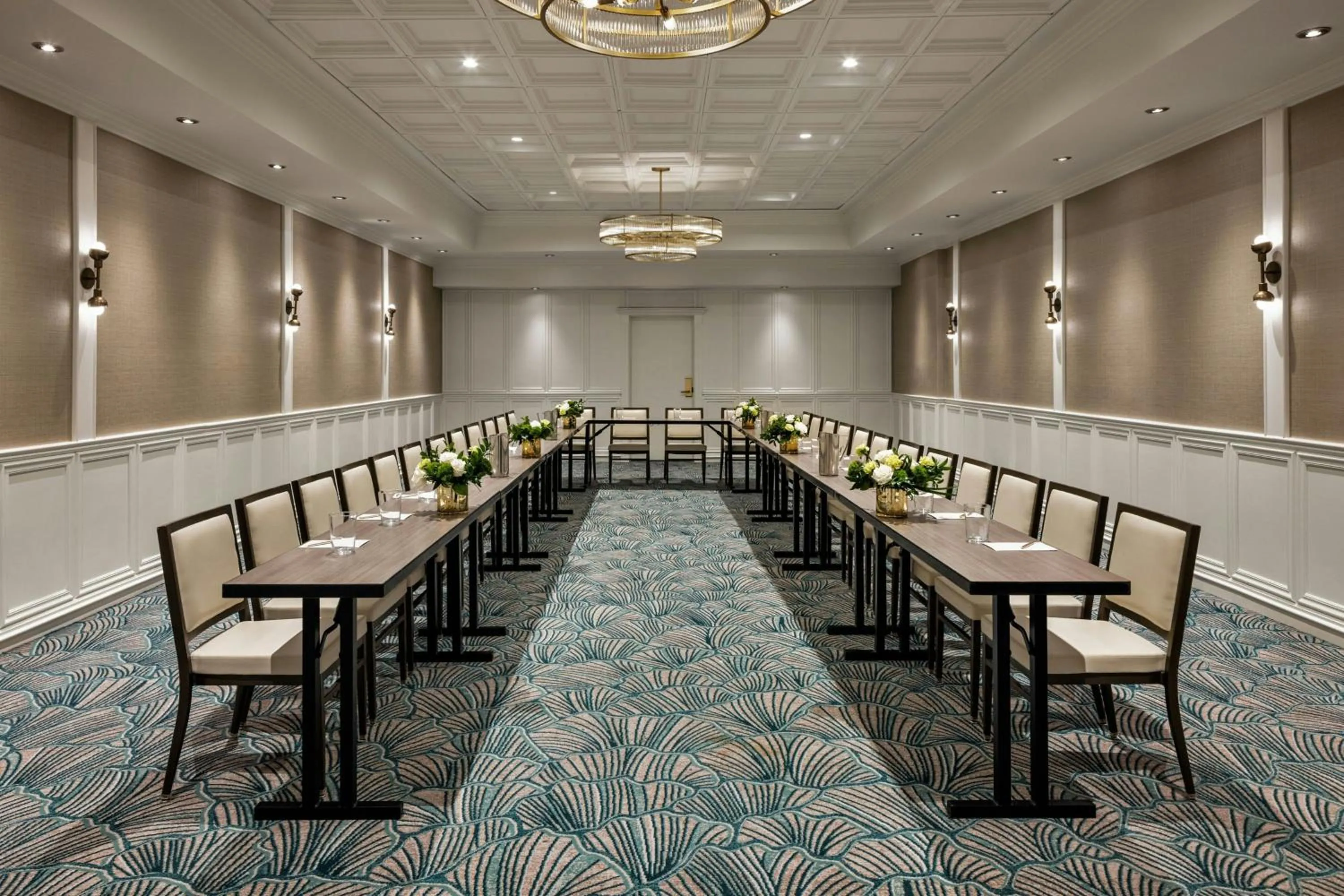 Meeting/conference room in The Talbott, Autograph Collection