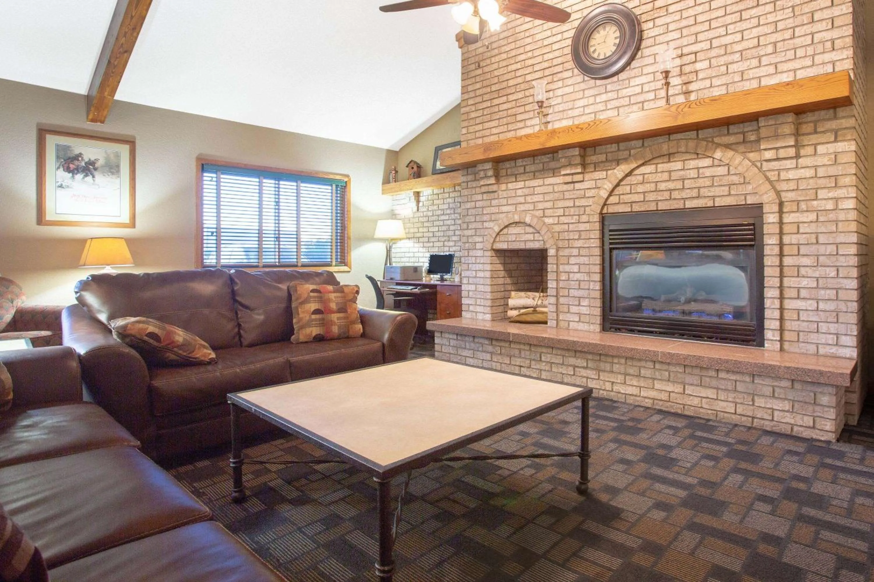 Lobby or reception in AmericInn by Wyndham Hayward