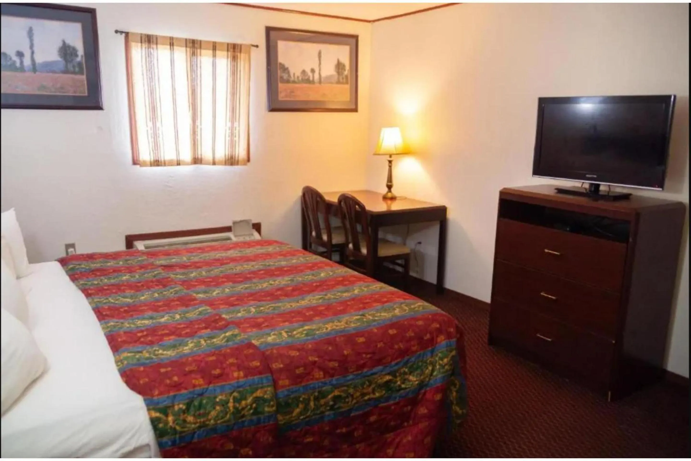 Bedroom, Bed in Marshall Lodge By OYO Hwy 65