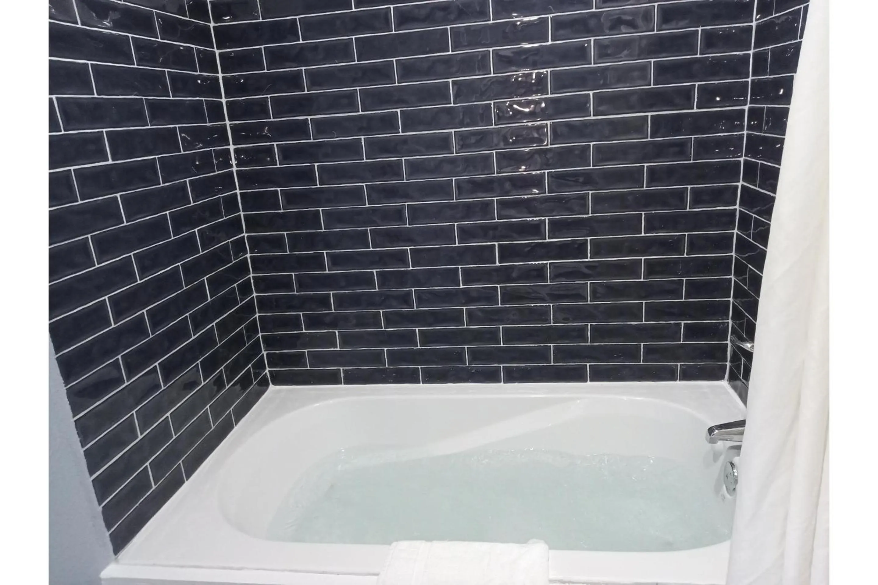 Hot Tub in Marshall Lodge By OYO Hwy 65