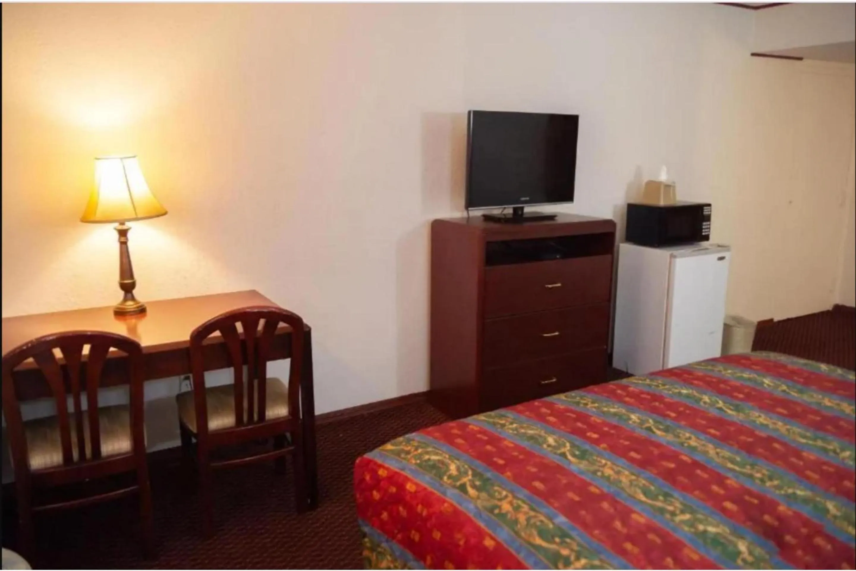 Bedroom, Bed in Marshall Lodge By OYO Hwy 65