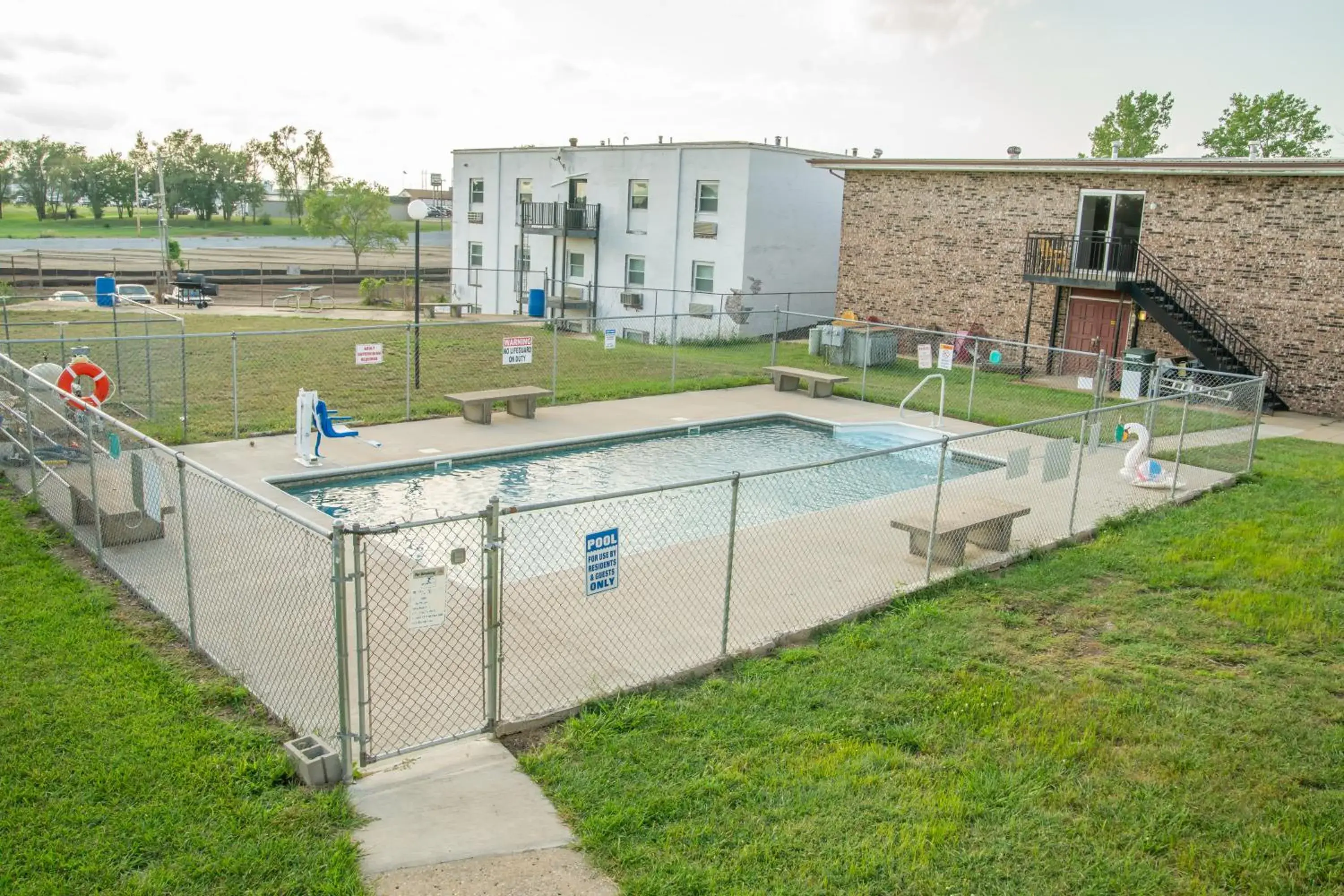 Swimming pool in Marshall Lodge By OYO Hwy 65 Swimming pool in Marshall Lodge By OYO Hwy 65
