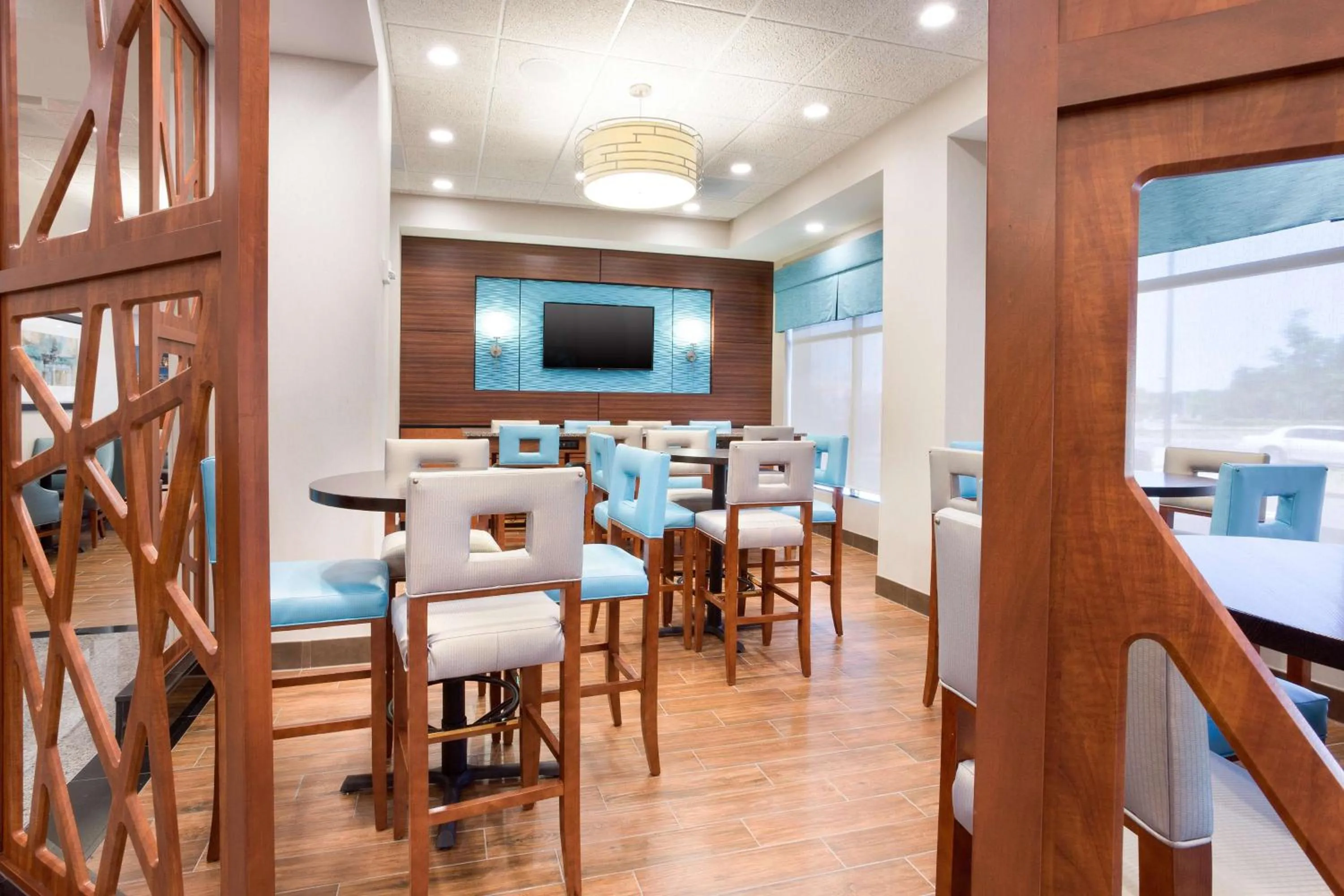 Restaurant/places to eat in Drury Inn & Suites Burlington