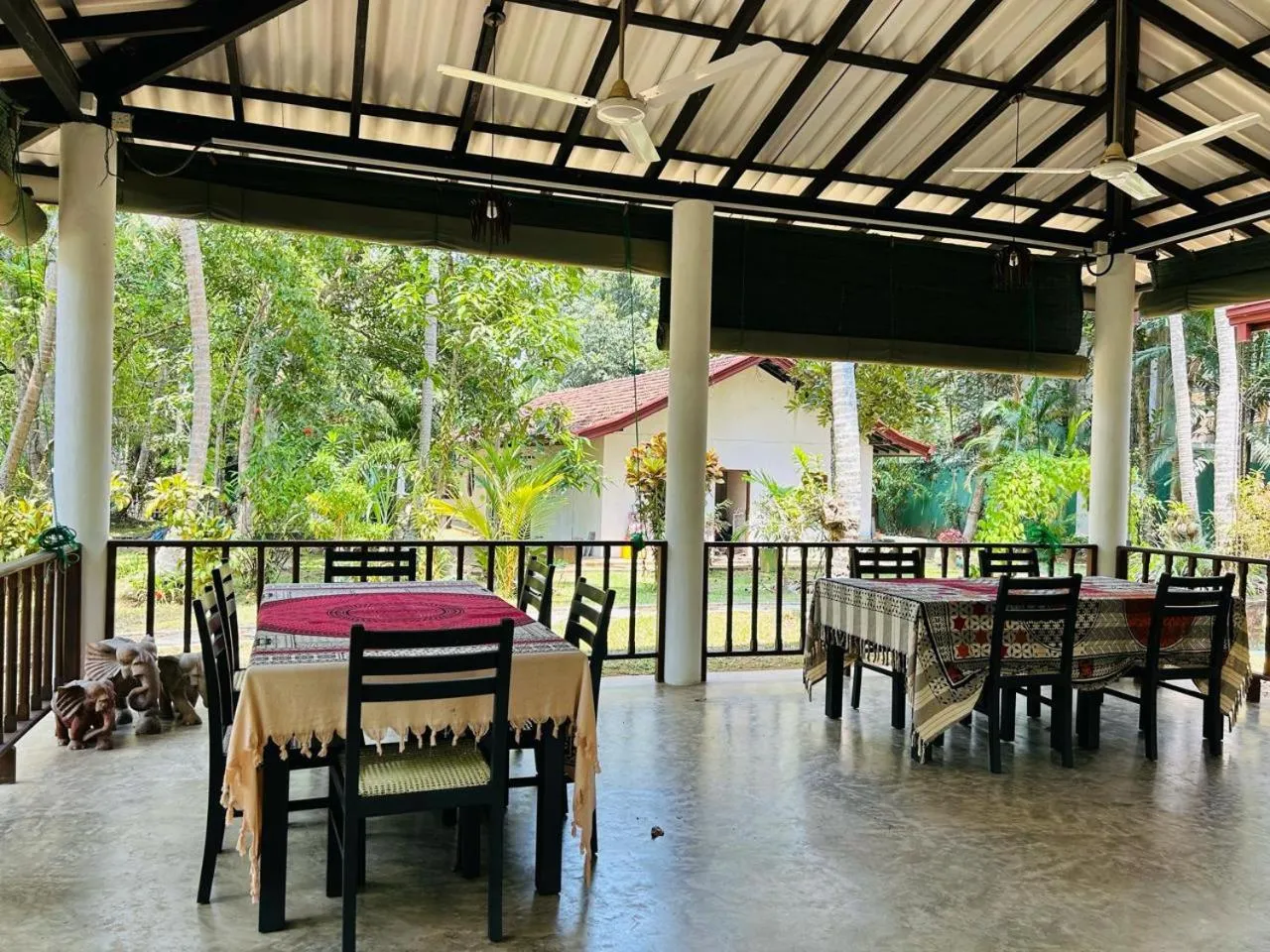 Restaurant/places to eat in Traum Villa