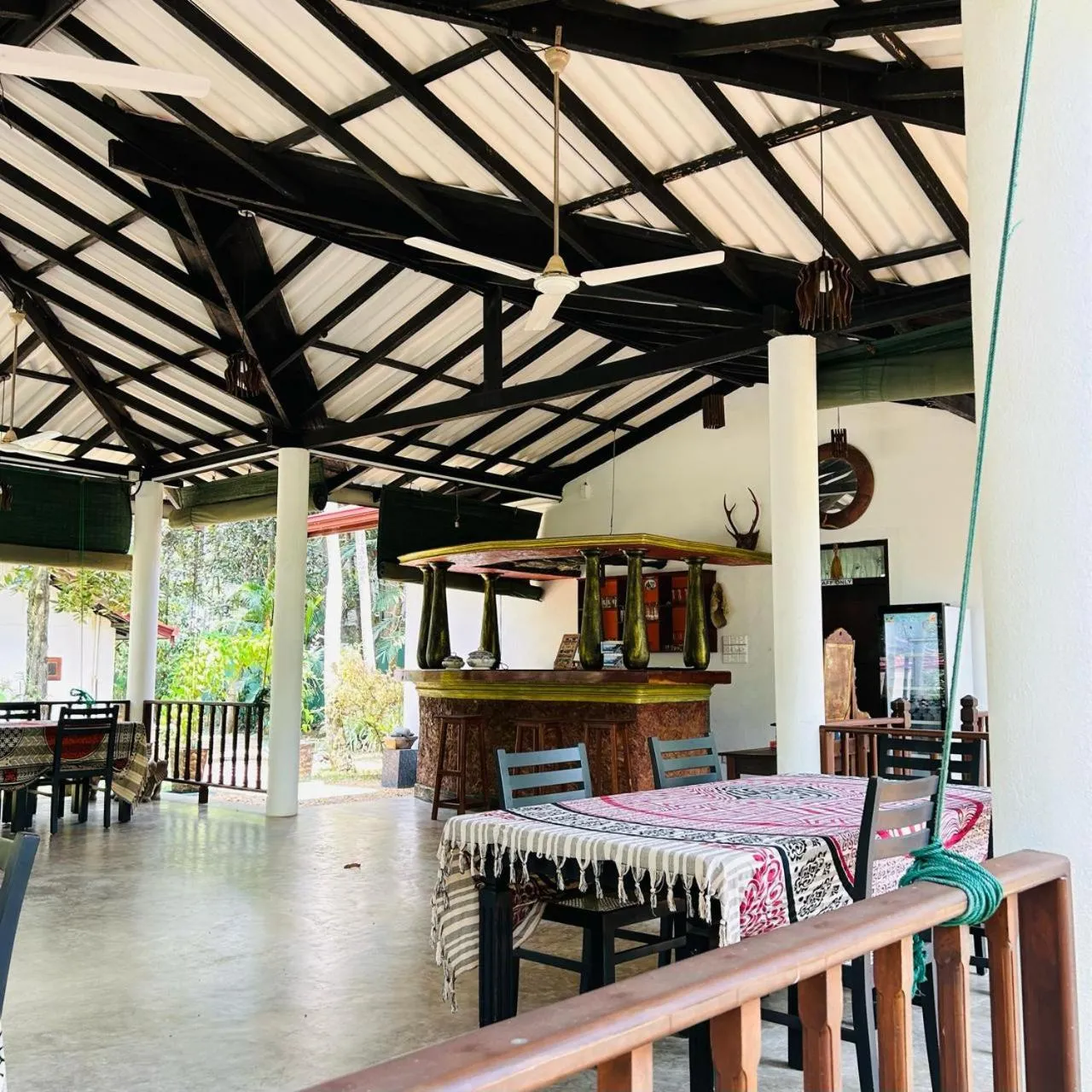 Restaurant/places to eat in Traum Villa