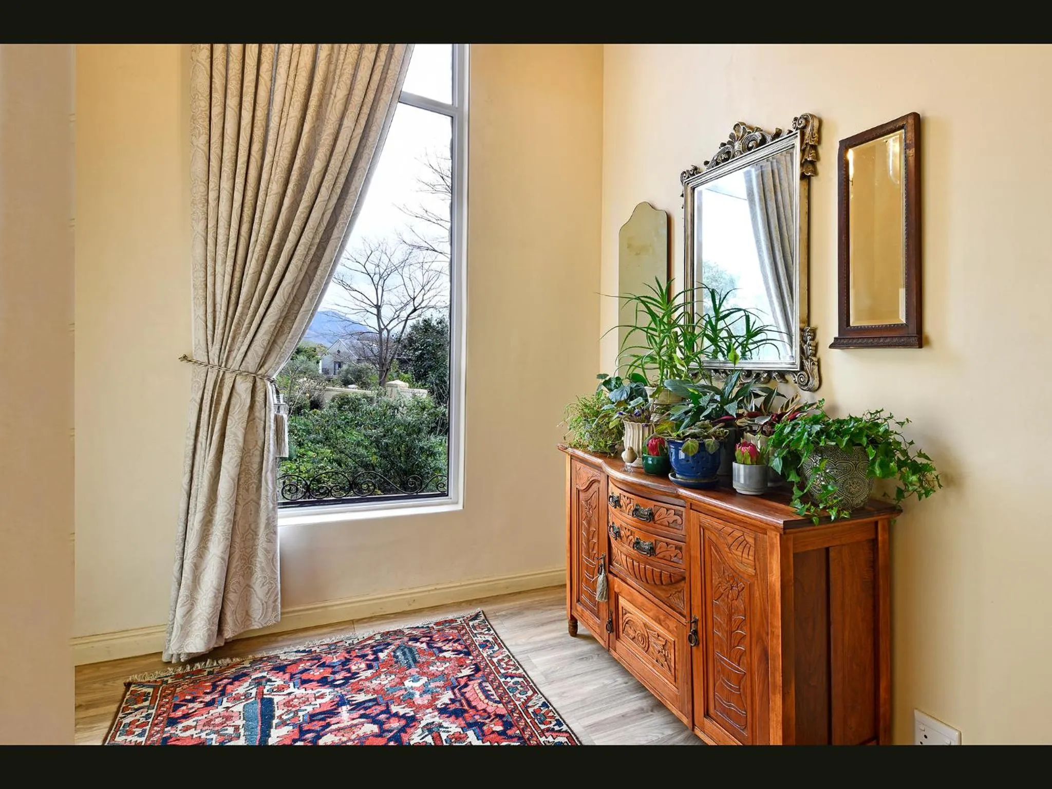 Facade/entrance in Petit & Grande Plaisir luxury self-catering