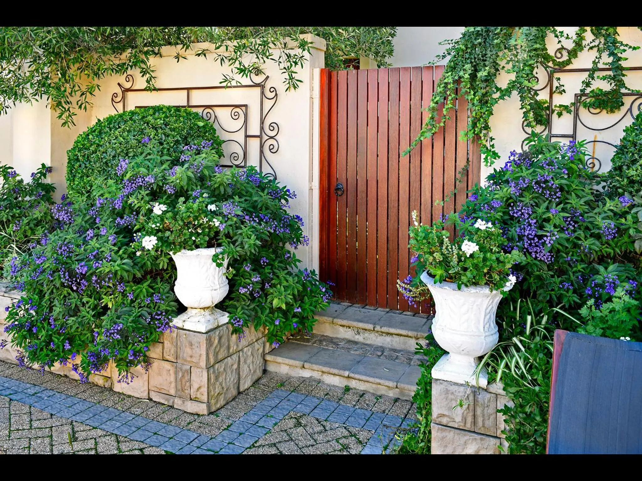 Garden in Petit & Grande Plaisir luxury self-catering