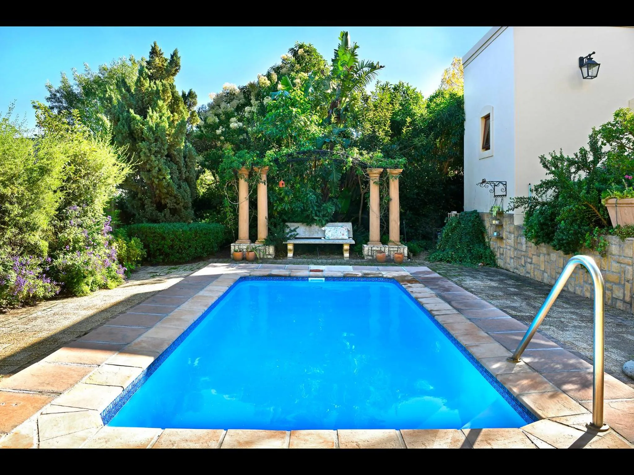 Swimming pool in Petit & Grande Plaisir luxury self-catering