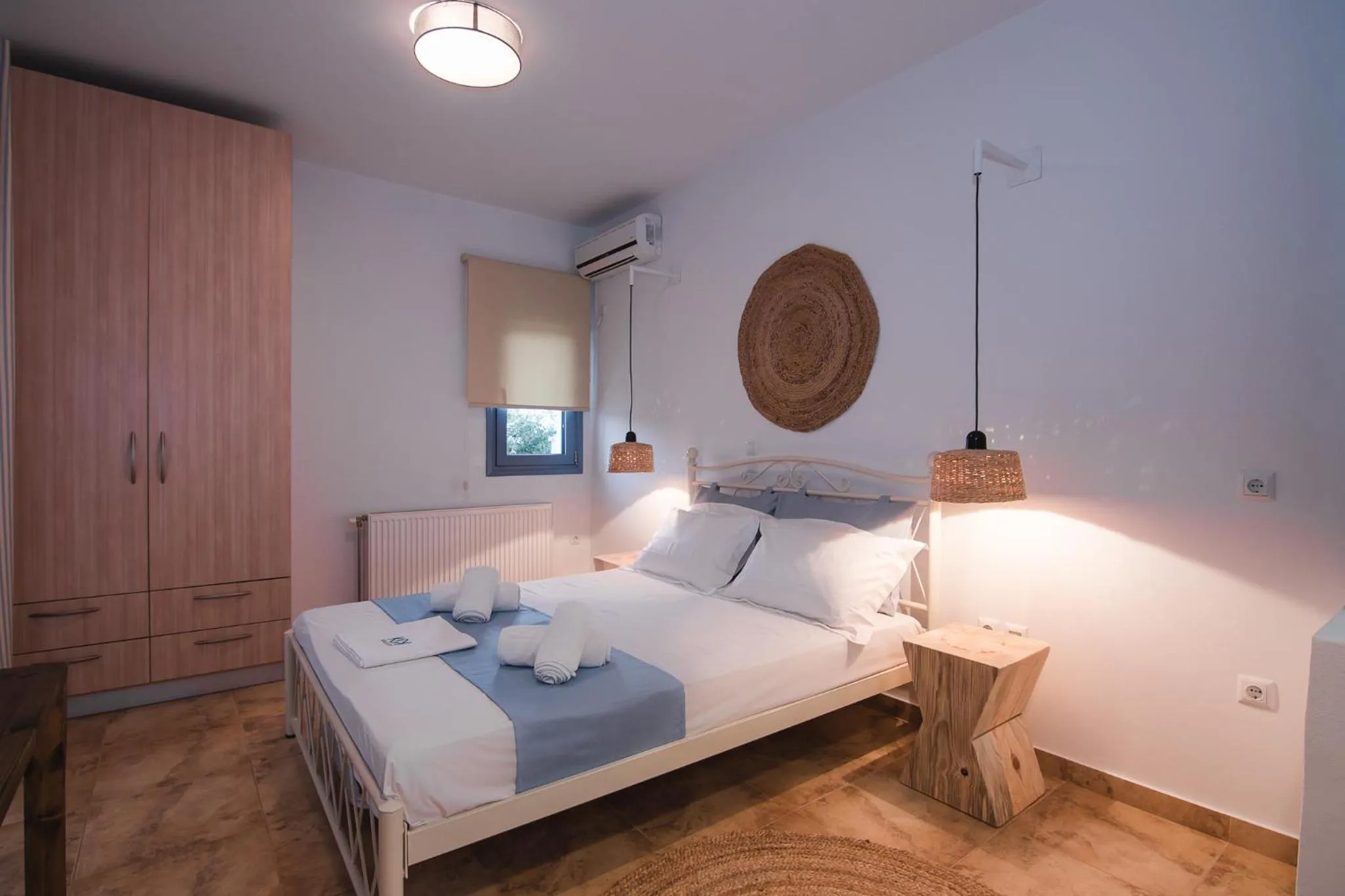 Bed in Kallisti Studios & Apartments