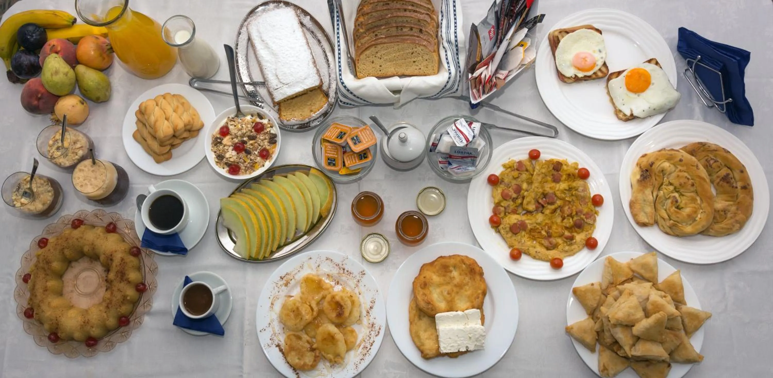 Food and drinks in Kallisti Studios & Apartments