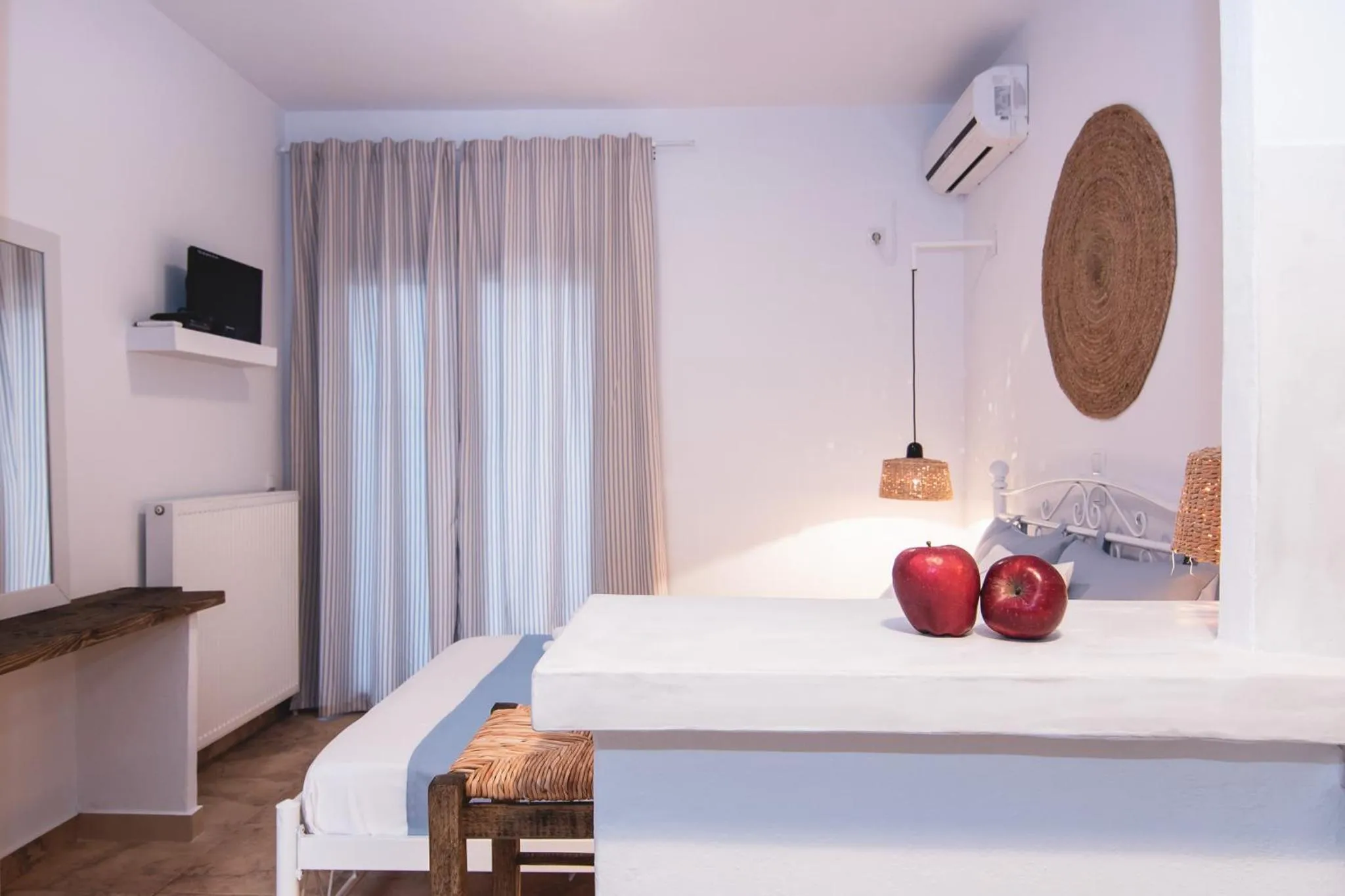 Bed in Kallisti Studios & Apartments