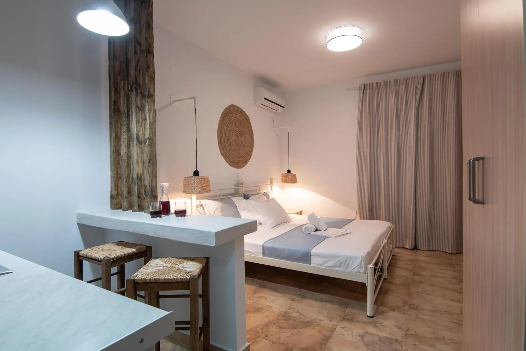 Bed in Kallisti Studios & Apartments