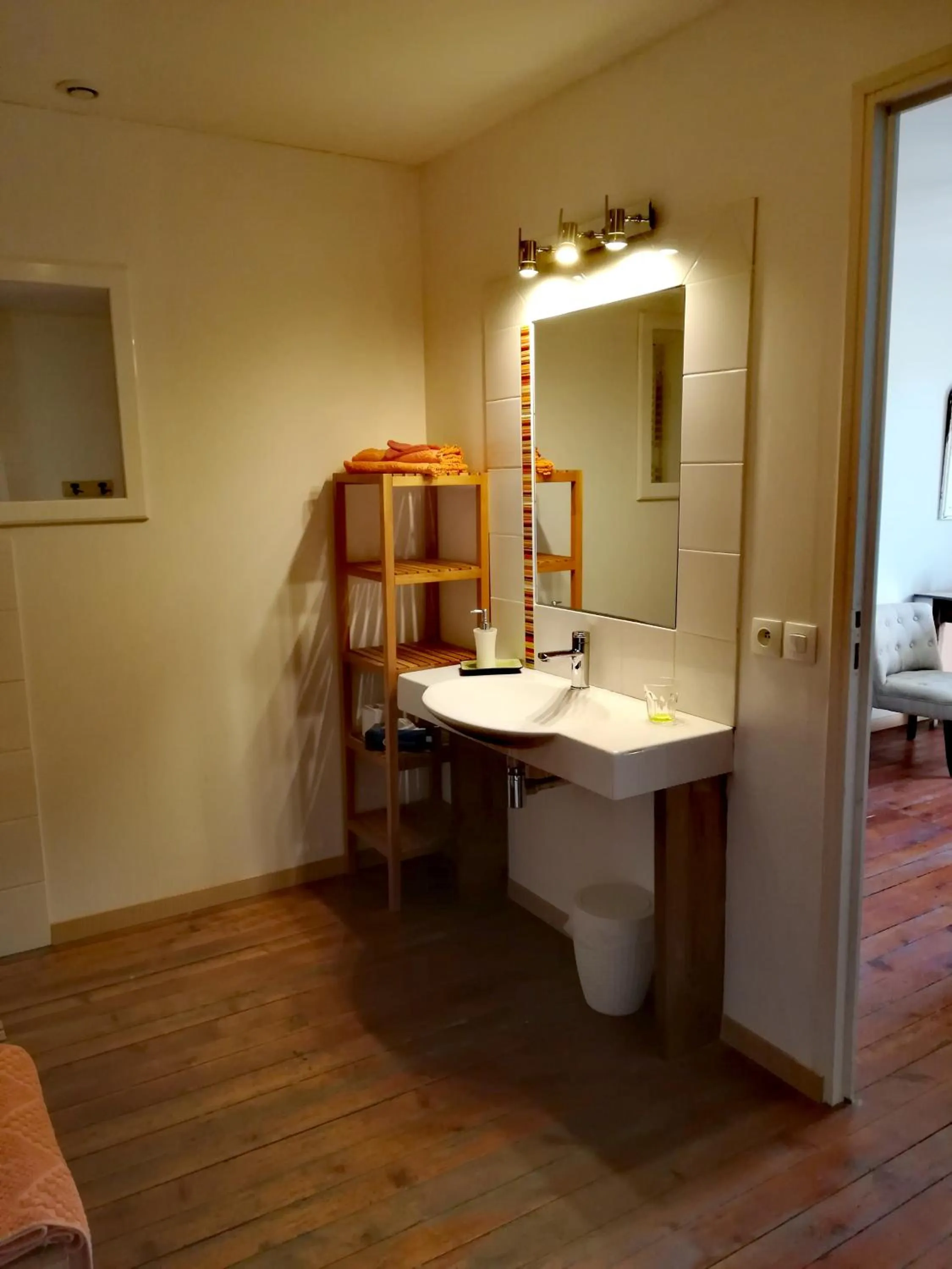 Bathroom, Bed in Moulin Pont Vieux Chambres d'hôtes