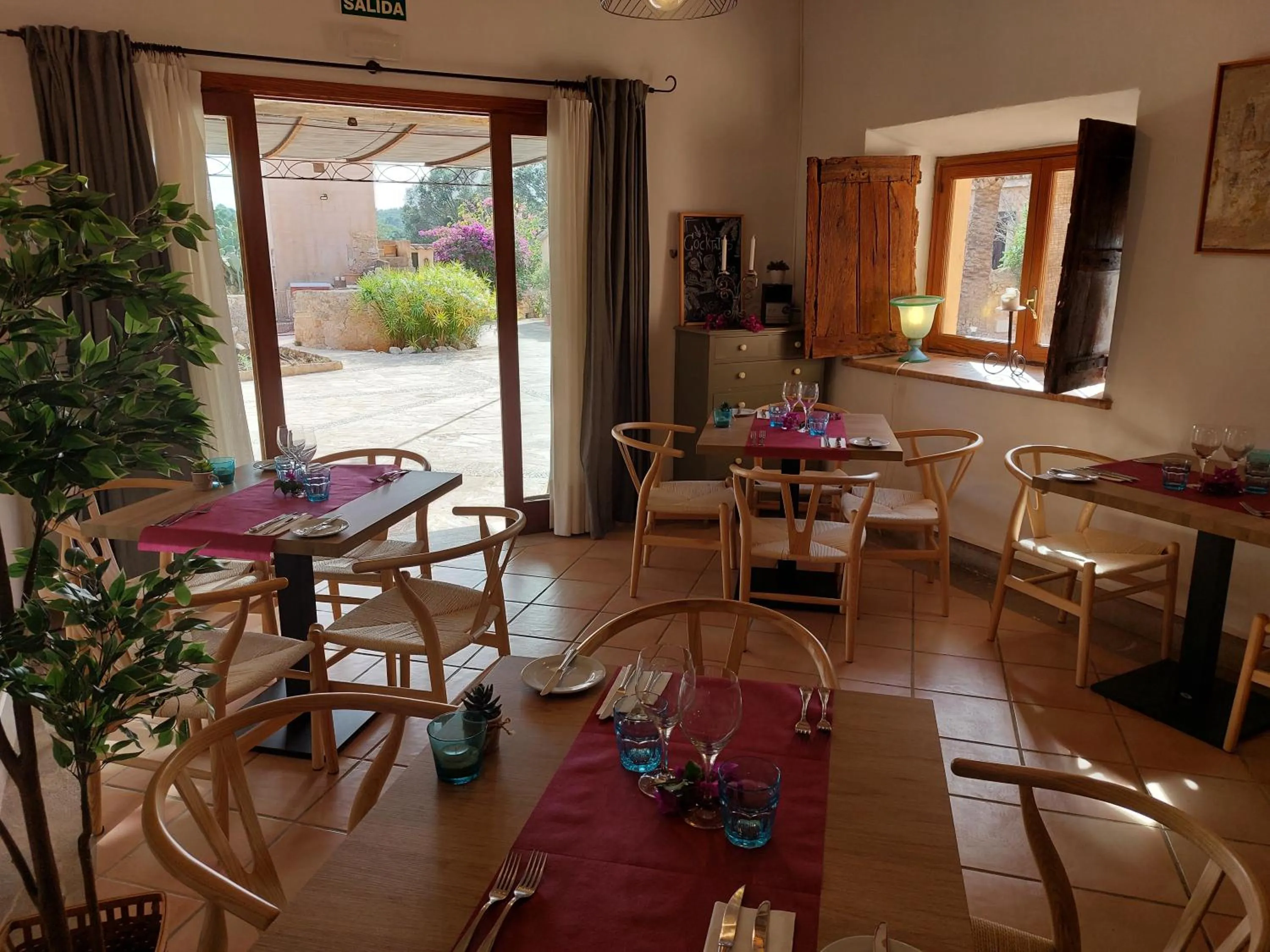 Restaurant/places to eat in Boutique Hotel Sa Galera