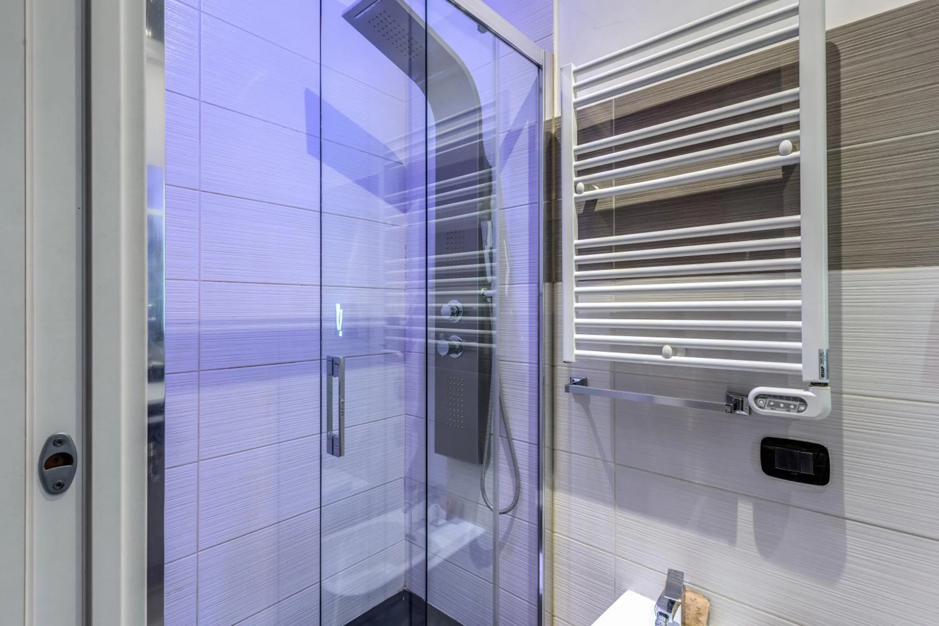 Bathroom in Operà Suites Pinciana